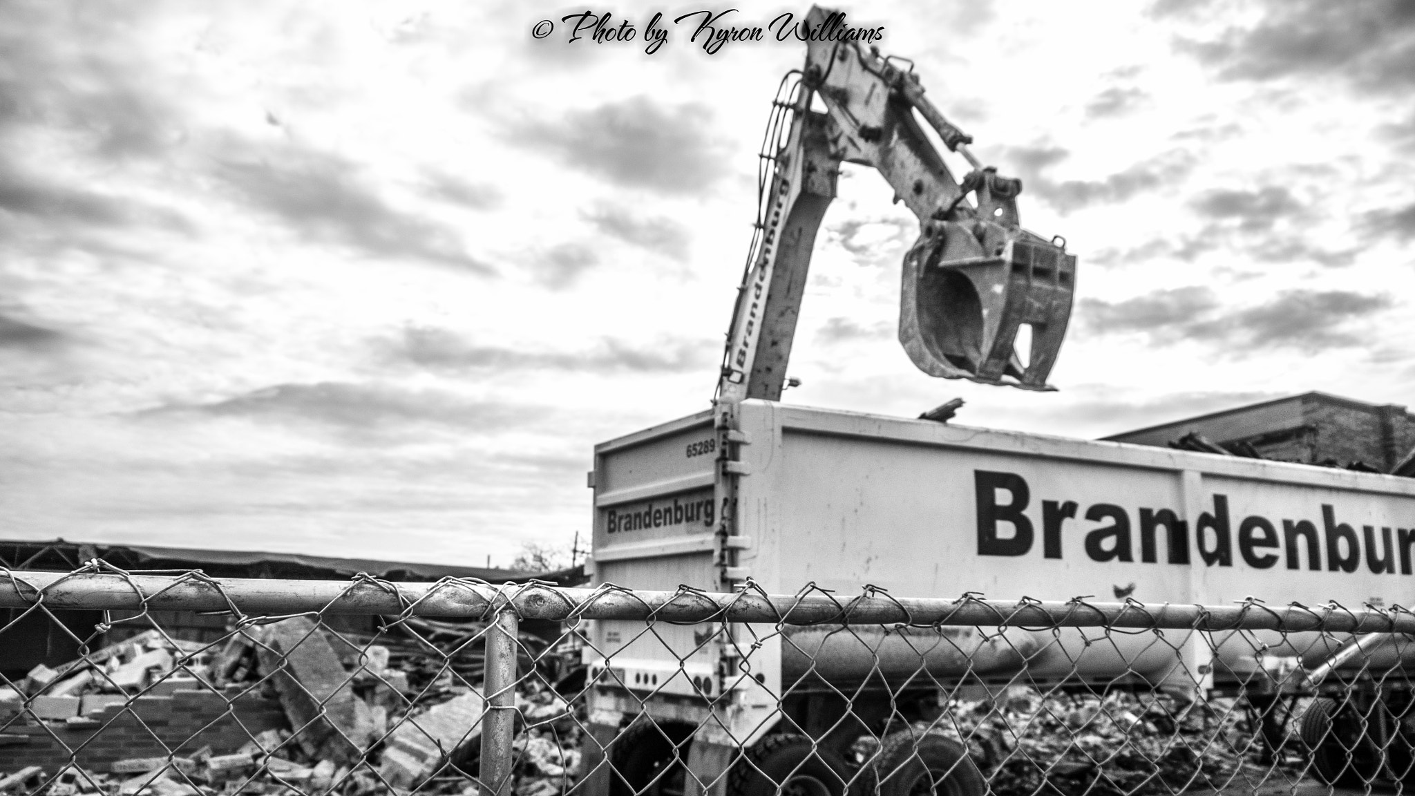 Panasonic Lumix DMC-G7 sample photo. Demolition of the old news dispatch photography