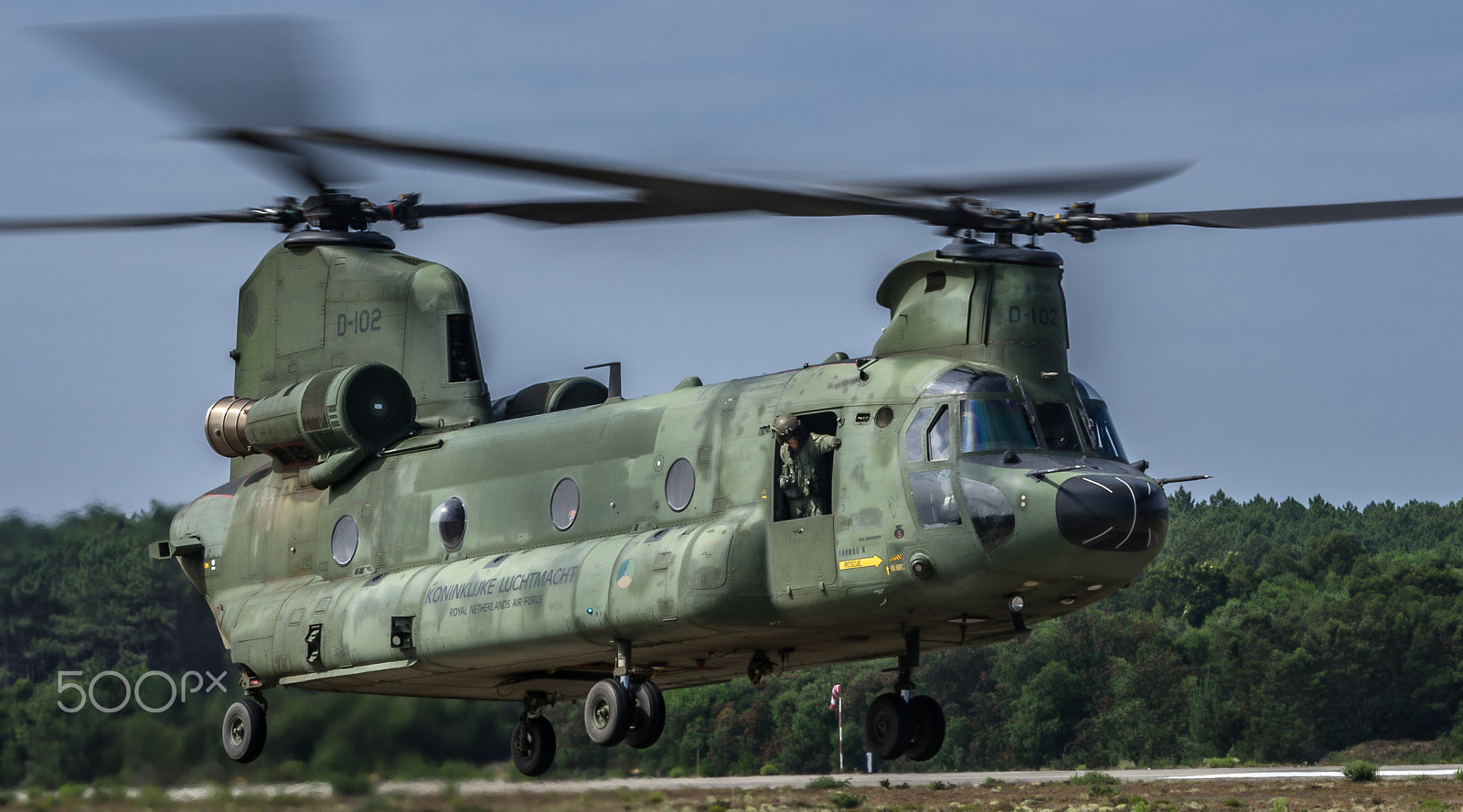 Sigma 120-400mm F4.5-5.6 DG OS HSM sample photo. Boeing ch-47d chinook d-102 photography