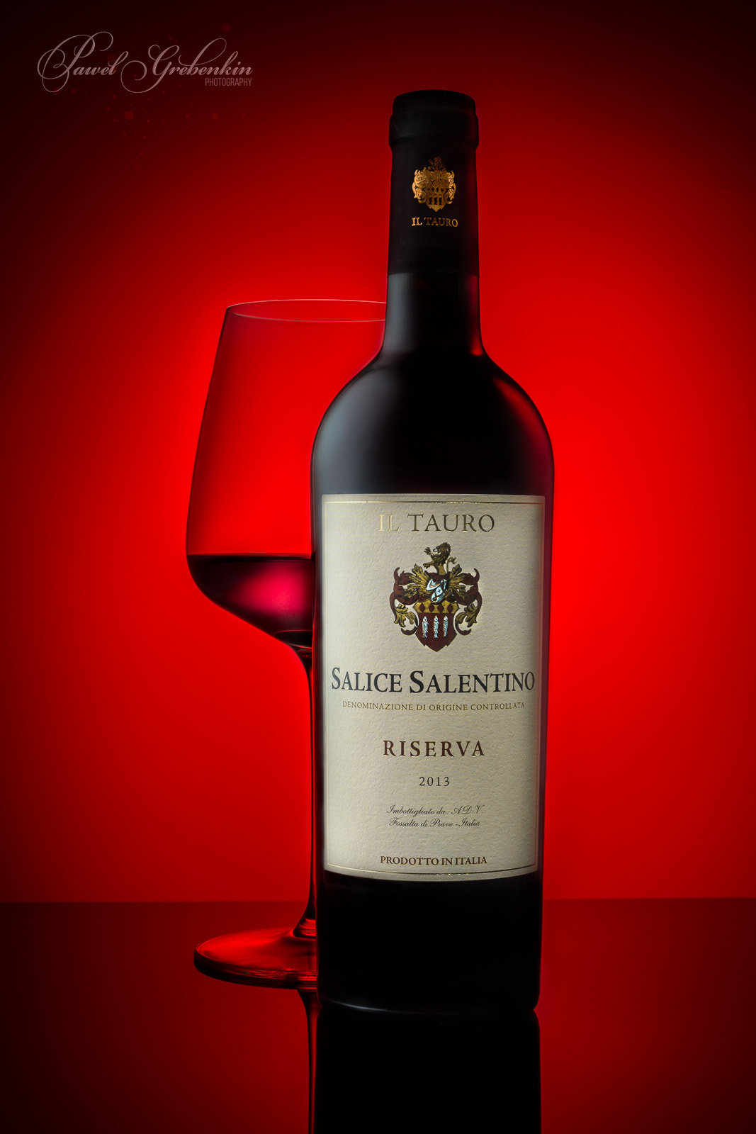 Canon EOS 700D (EOS Rebel T5i / EOS Kiss X7i) + Canon EF 40mm F2.8 STM sample photo. Still life. red wine bottle with wineglass on red background photography