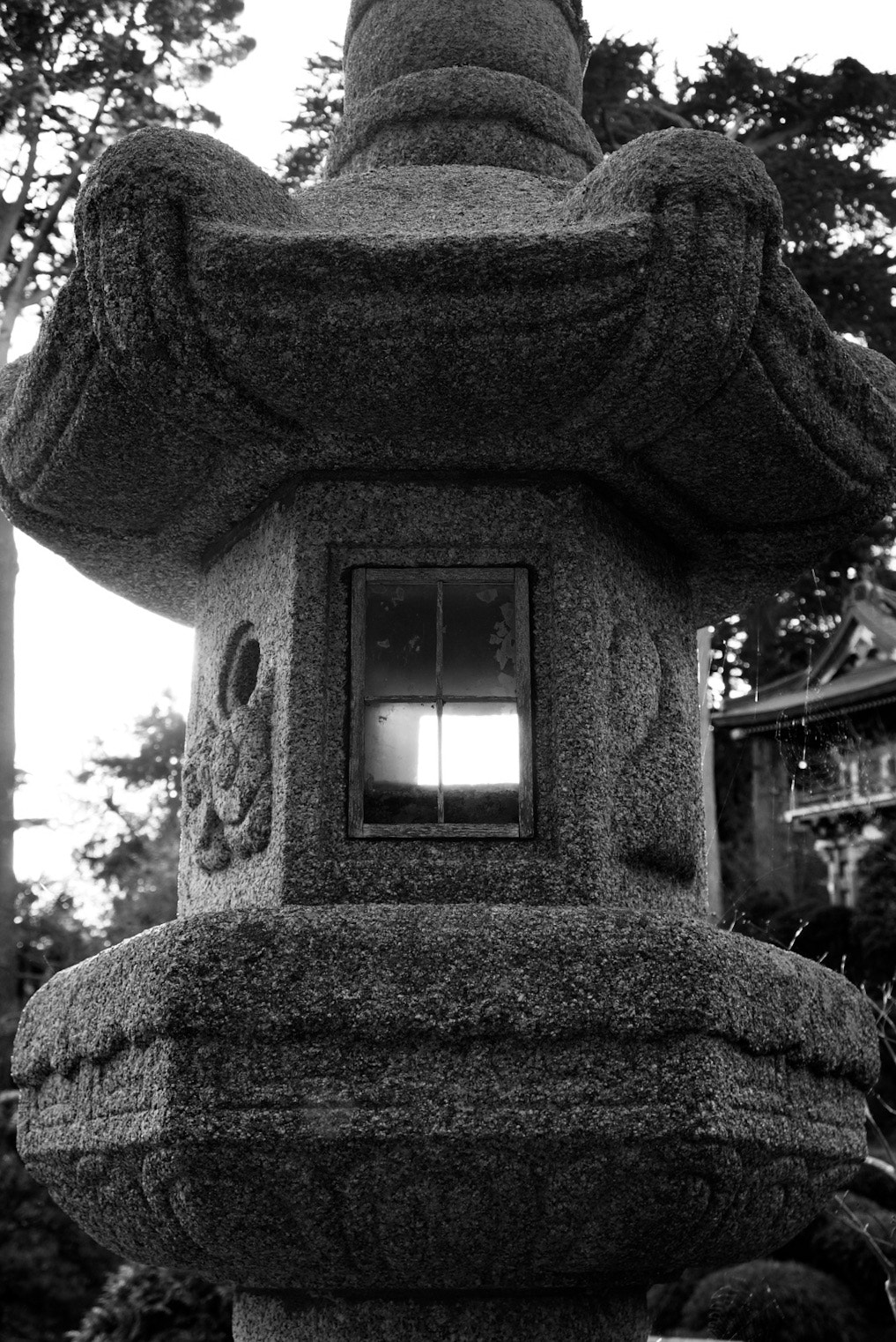 Sony Alpha NEX-6 + Sony E 18-55mm F3.5-5.6 OSS sample photo. Stone lantern in afternoon photography