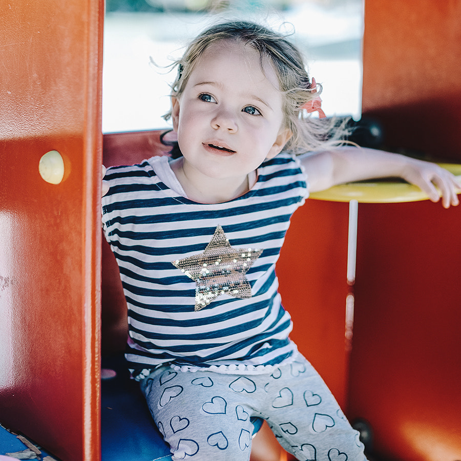 Sony Planar T* 50mm F1.4 ZA SSM sample photo. A little girl photography