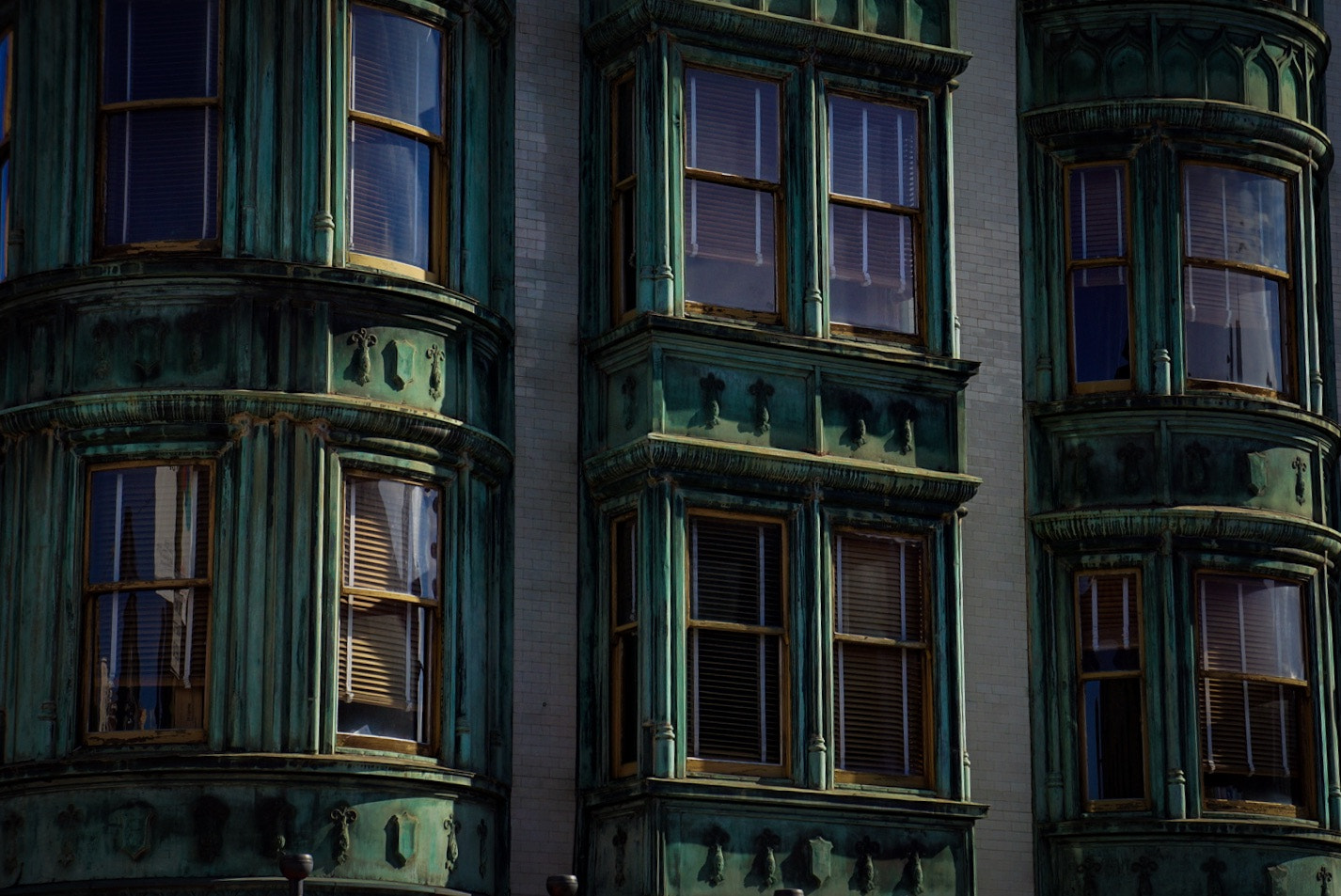 Sony Alpha NEX-6 sample photo. Windows in the city photography