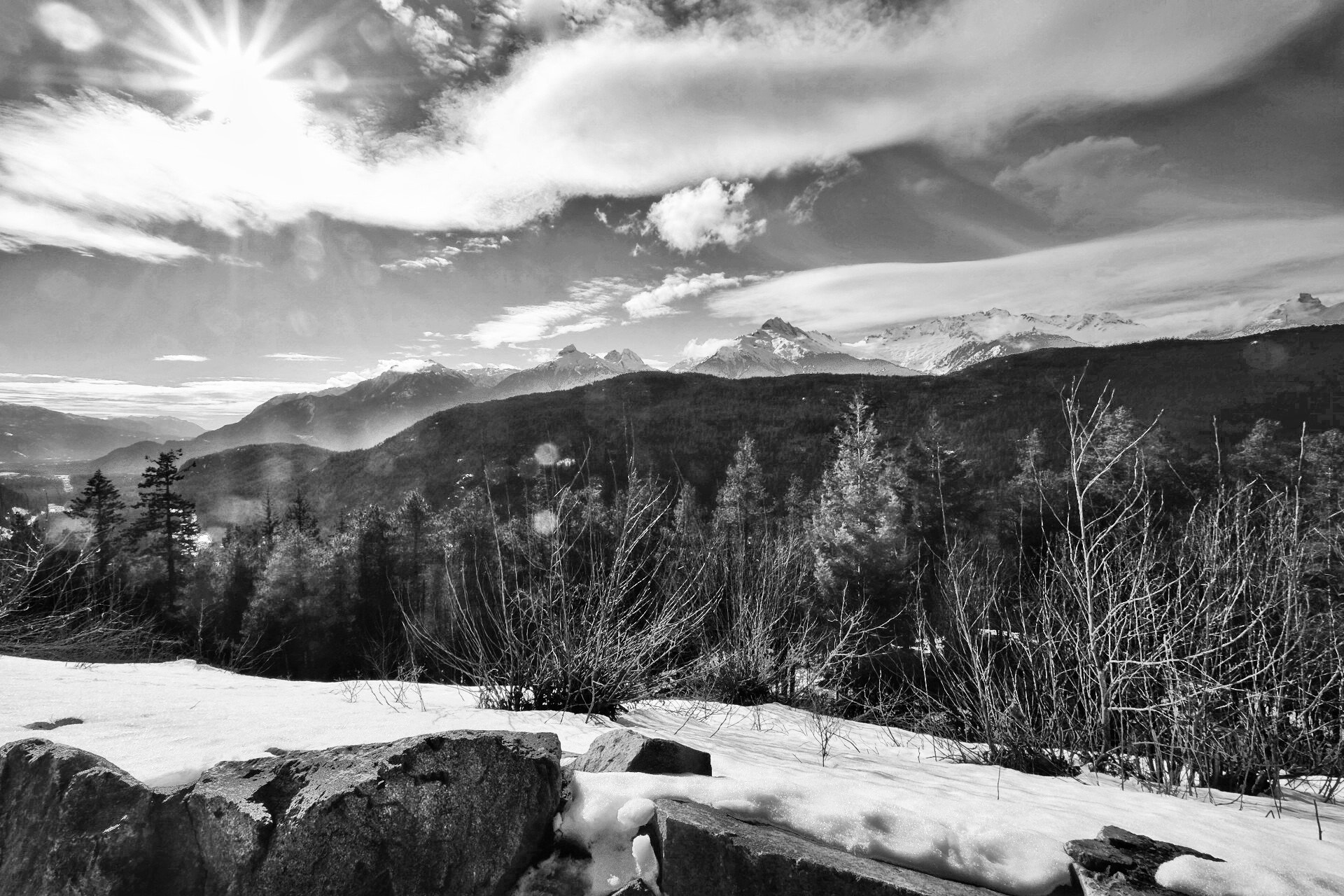 Fujifilm X-E2S + Fujifilm XF 10-24mm F4 R OIS sample photo. Black and white, sea to sky photography