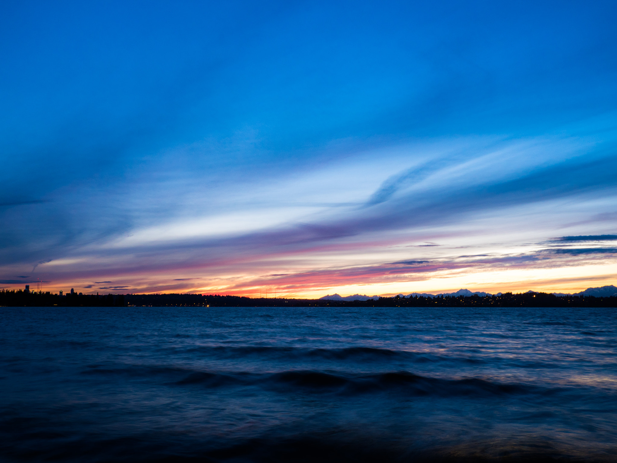 Olympus OM-D E-M5 II + Panasonic Lumix G 20mm F1.7 ASPH sample photo. Lake washington sunset photography