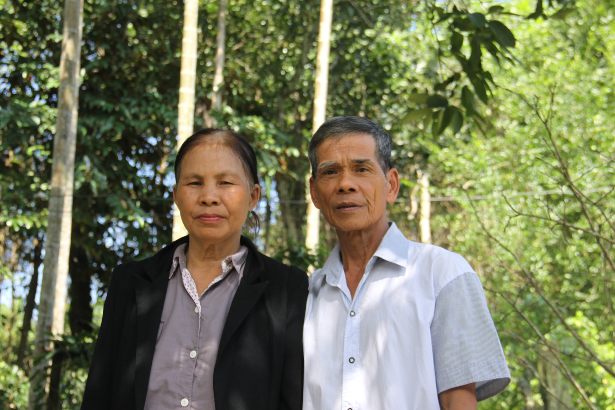 Canon EF-S 18-135mm F3.5-5.6 IS sample photo. Mother & father photography