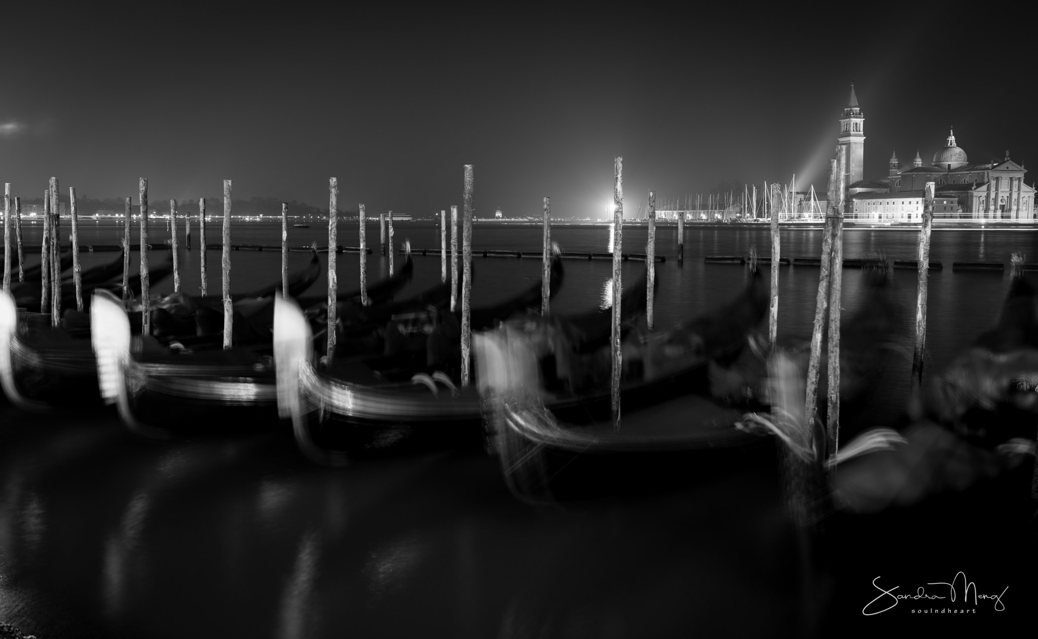 Sony a7 II + Sony FE 24-70mm F2.8 GM sample photo. A nightwalk in venice photography