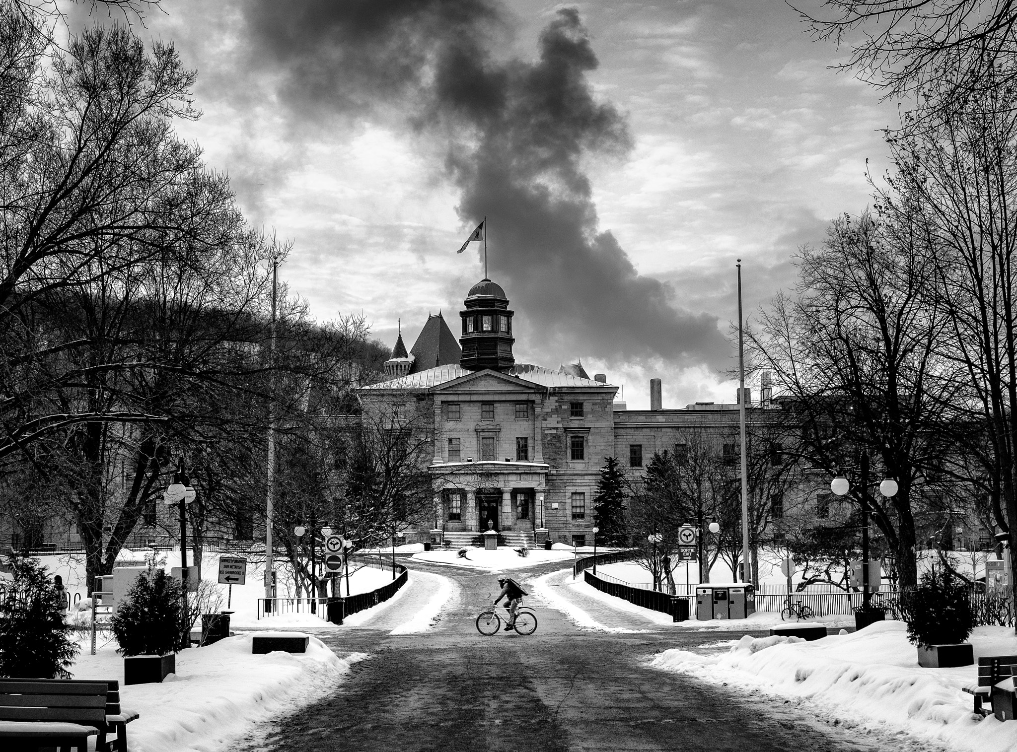 Fujifilm X-T2 + Fujifilm XF 23mm F1.4 R sample photo. Mcgill university photography