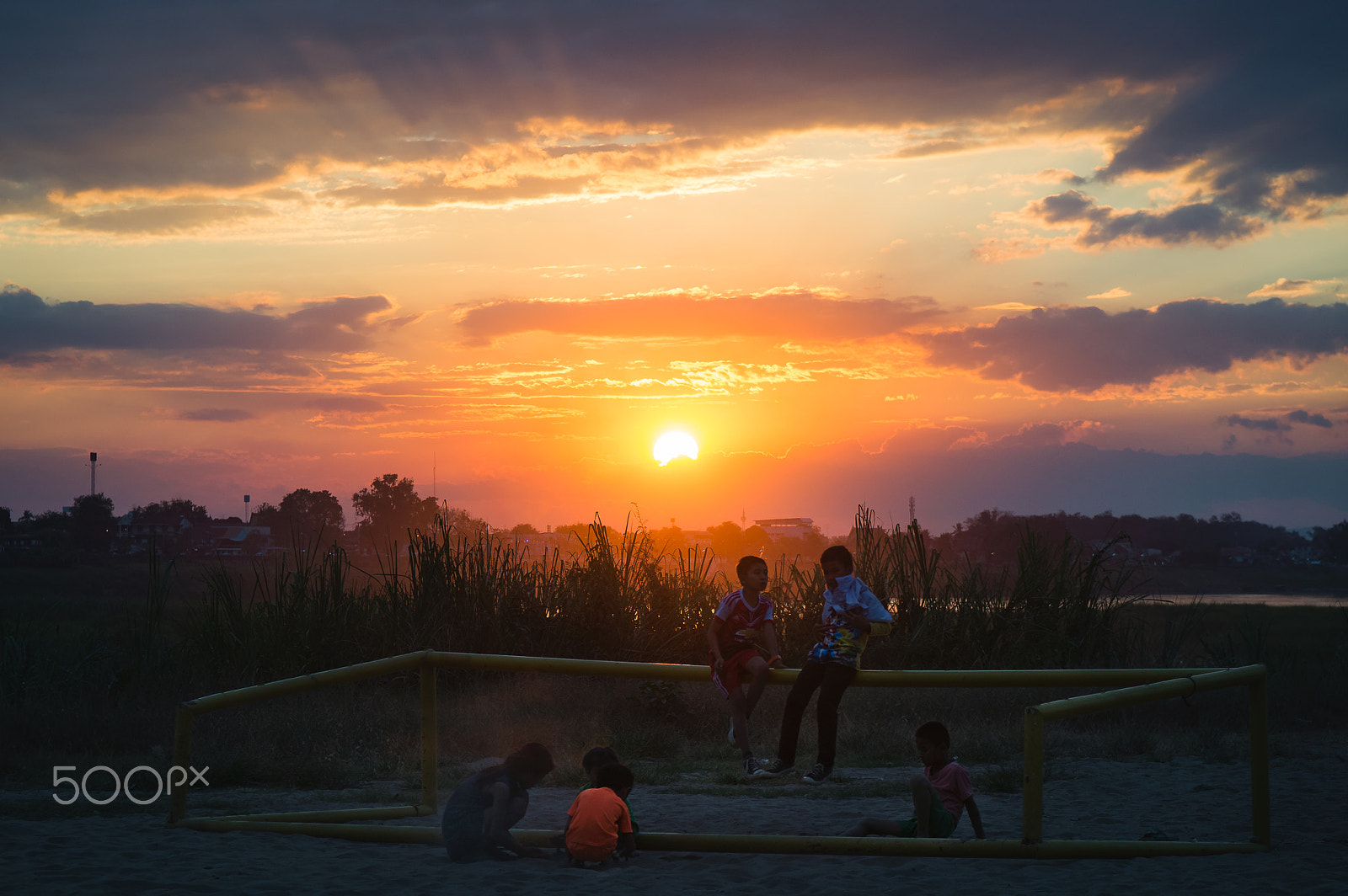 Sony Alpha NEX-6 + Sony Vario-Tessar T* E 16-70mm F4 ZA OSS sample photo. Under the sunset photography