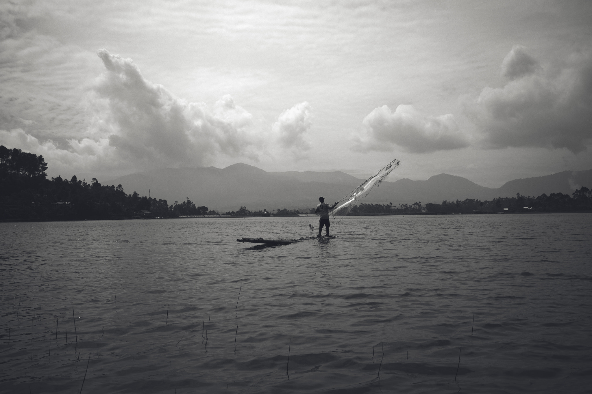 Canon EOS M2 + Canon EF-M 22mm F2 STM sample photo. Asian, fisherman catch fish photography