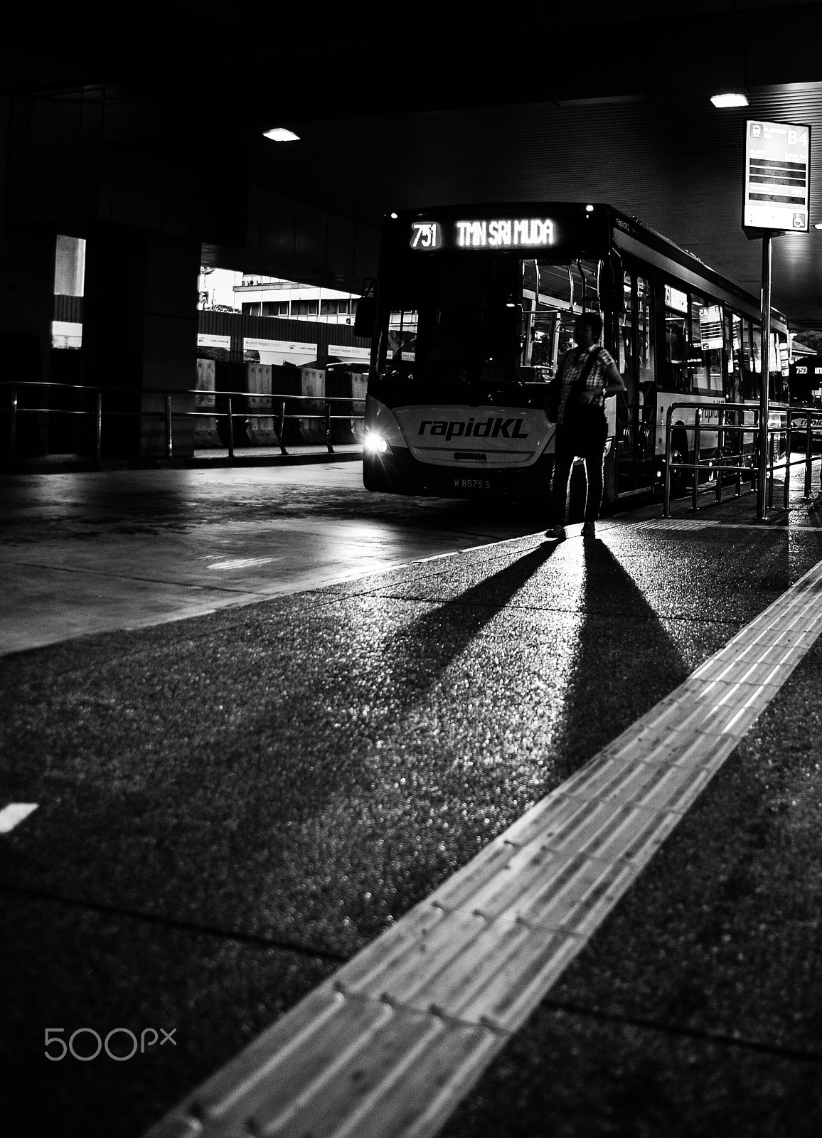 Sigma 24-70mm F2.8 EX DG HSM sample photo. "walk behind the light" photography