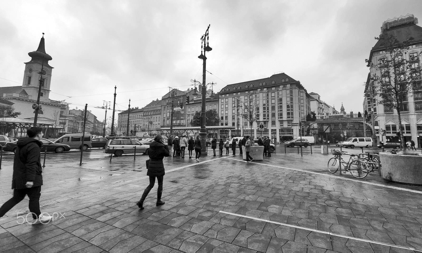Sigma 10-20mm F4-5.6 EX DC HSM sample photo. Walking through the streets photography
