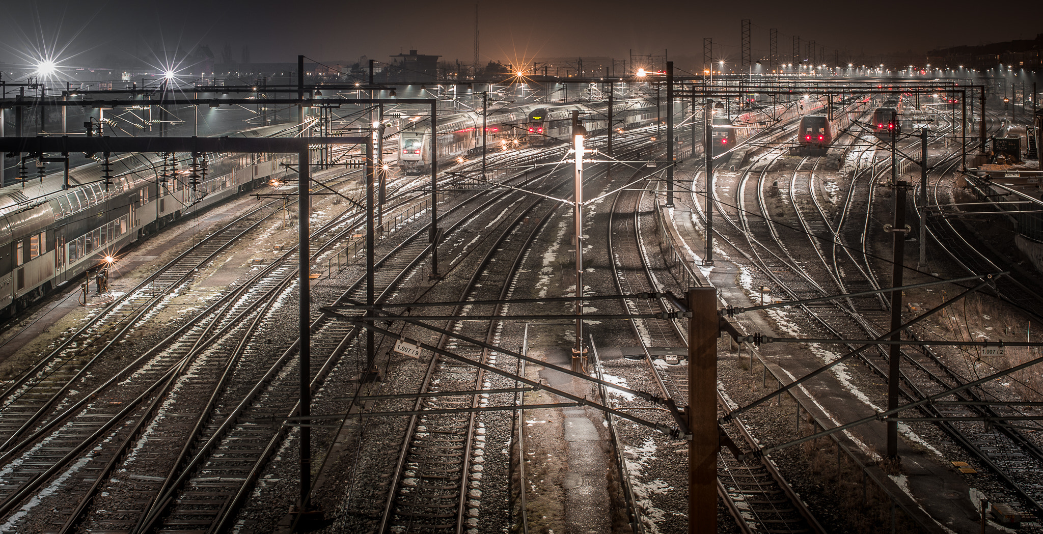 Nikon D600 + Nikon AF Nikkor 35mm F2D sample photo. Rails photography