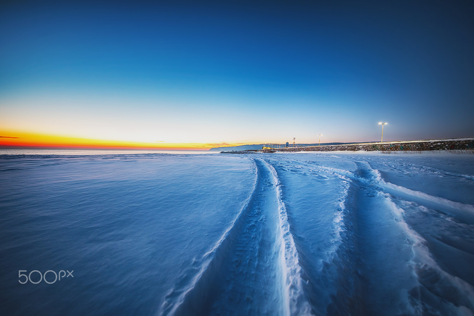 Canon EOS 5D Mark IV + Canon EF 11-24mm F4L USM sample photo. Frosty morning with snow road. photography