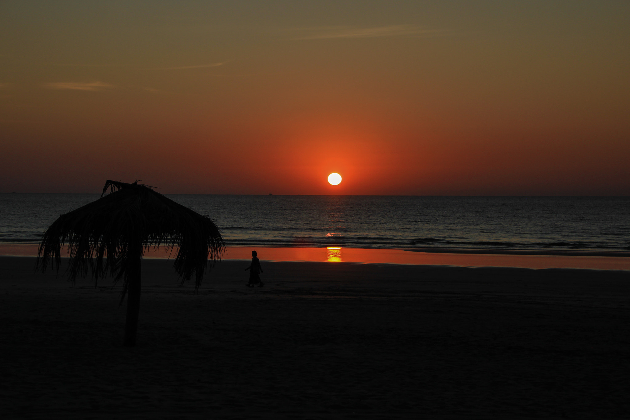 Sigma 18-250mm F3.5-6.3 DC OS HSM sample photo. Beach sunset photography
