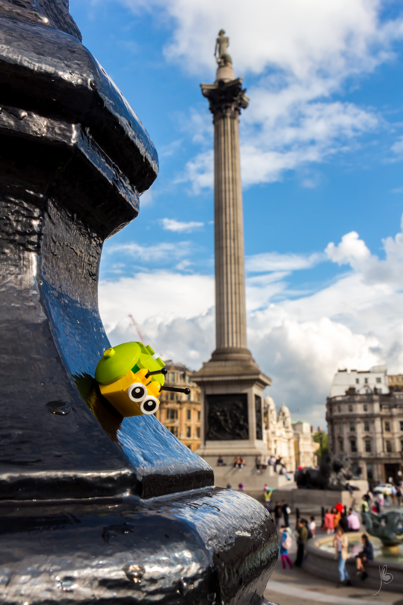 Canon EF 24-70mm F4L IS USM sample photo. A snail's life (16) - nelson's column photography