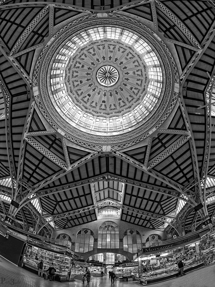 OLYMPUS M.8mm F1.8 sample photo. Mercado central photography