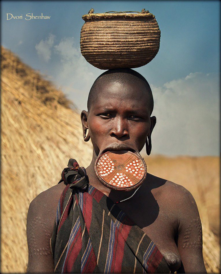 Canon EF 70-300mm F4-5.6L IS USM sample photo. Mursi  woman photography