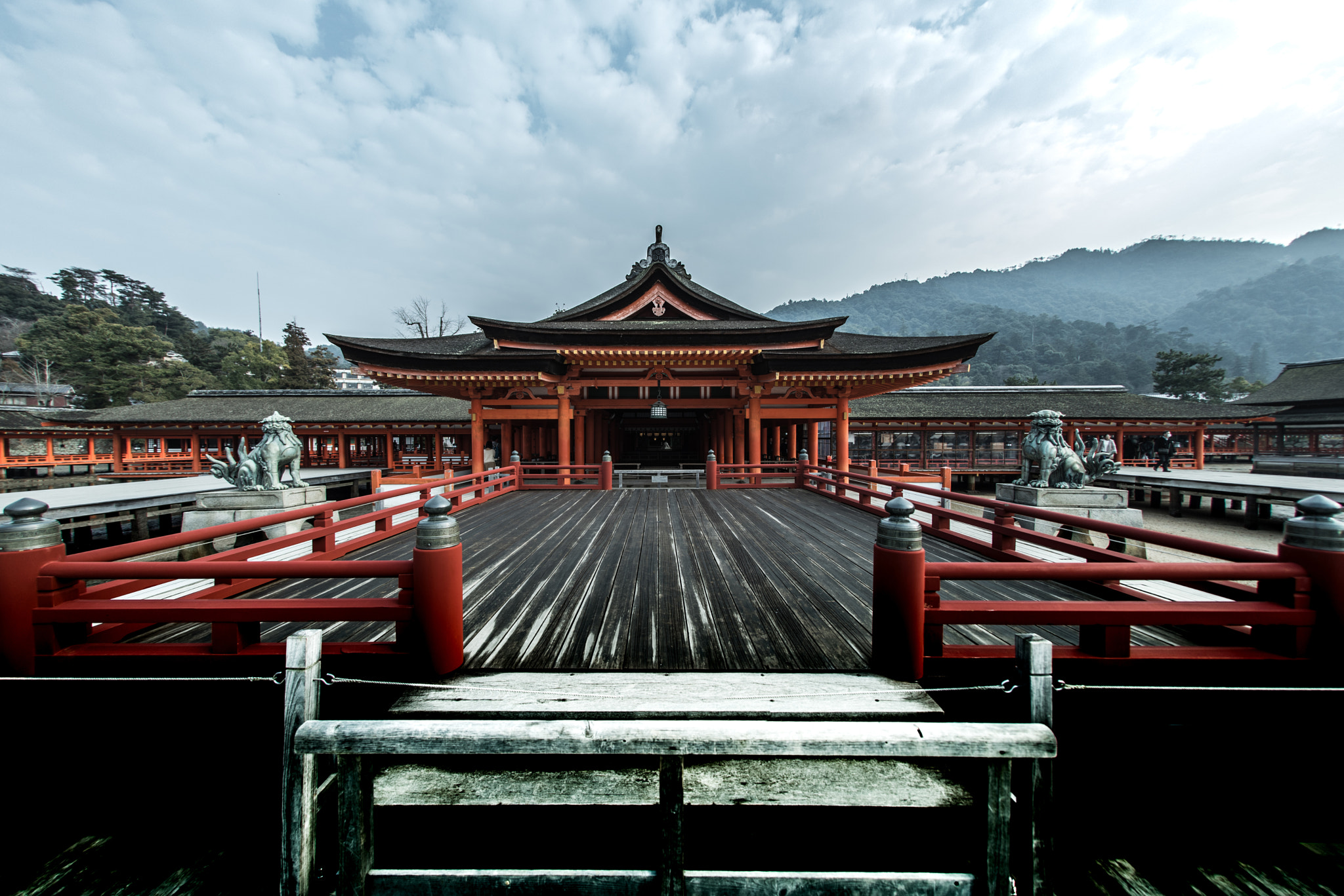 Nikon D750 + Sigma 15mm F2.8 EX DG Diagonal Fisheye sample photo. Itsukushima shrine photography