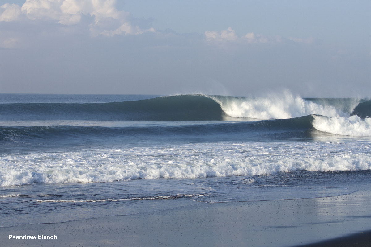 Canon EF-S 55-250mm F4-5.6 IS II sample photo. Clean wave photography