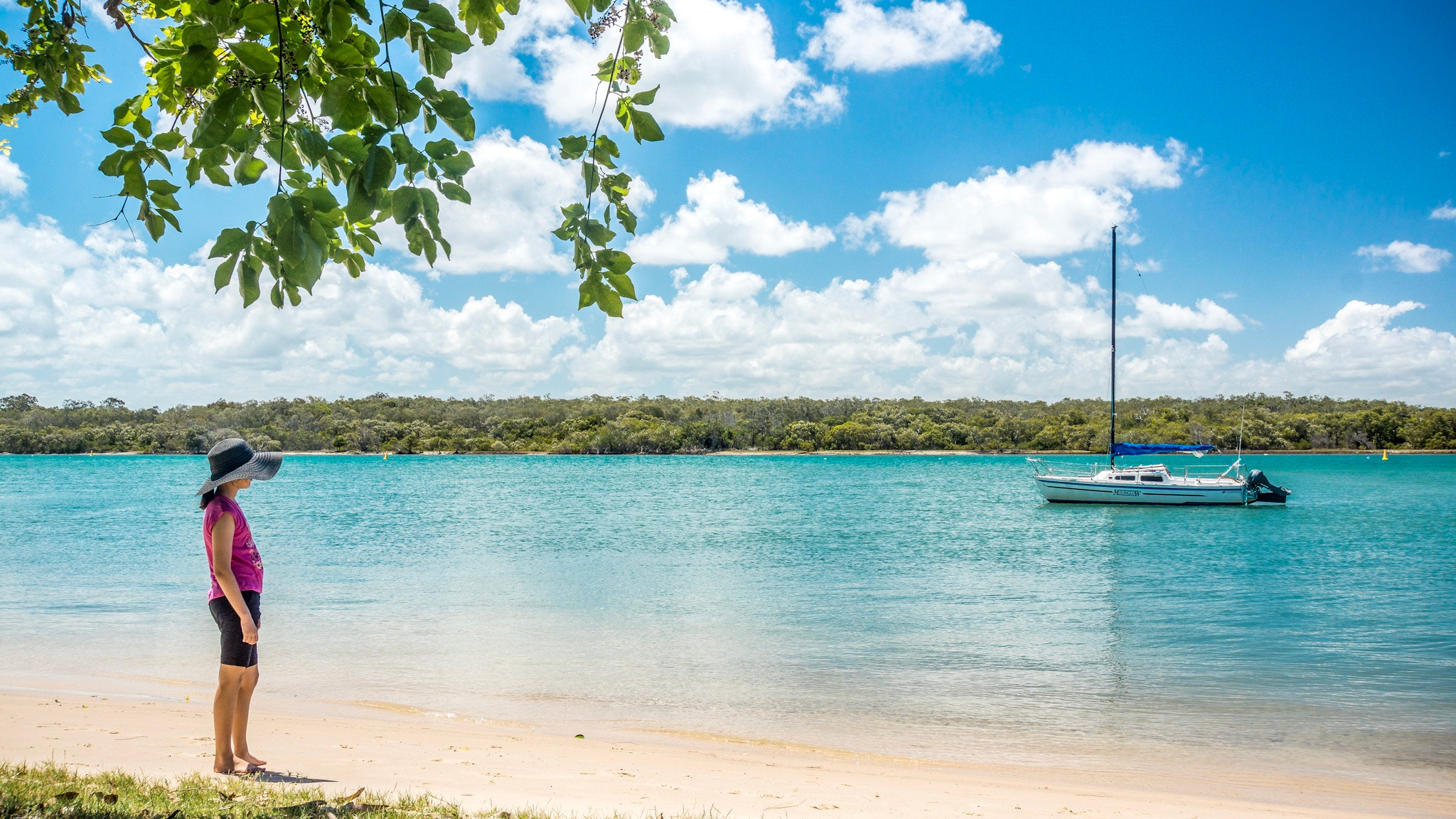 Sony Alpha NEX-7 sample photo. Looking at the noosa river photography