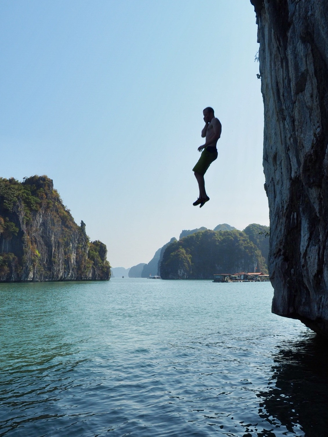 Olympus OM-D E-M5 II + Olympus M.Zuiko Digital ED 12-40mm F2.8 Pro sample photo. Splash - lan ha bay, cat ba, vietnam photography