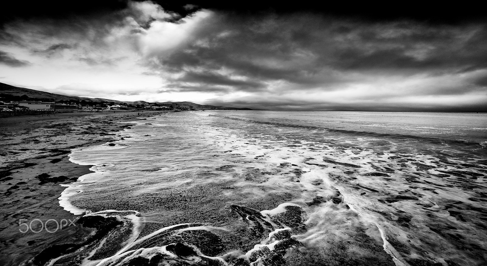 Sony a7R II + Voigtlander SUPER WIDE-HELIAR 15mm F4.5 III sample photo. Cayucos tide photography