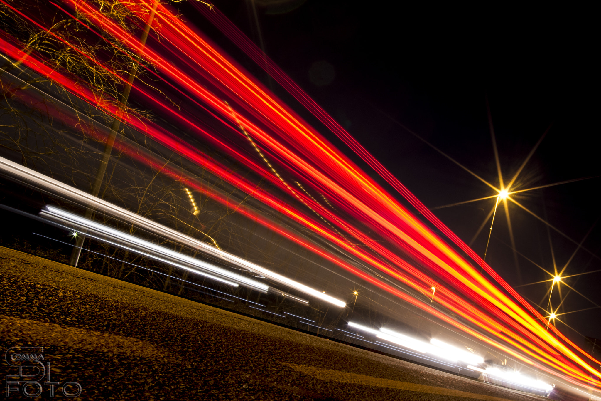 Sigma AF 10-20mm F4-5.6 EX DC sample photo. Mentre tutto corre "scie nella notte" photography