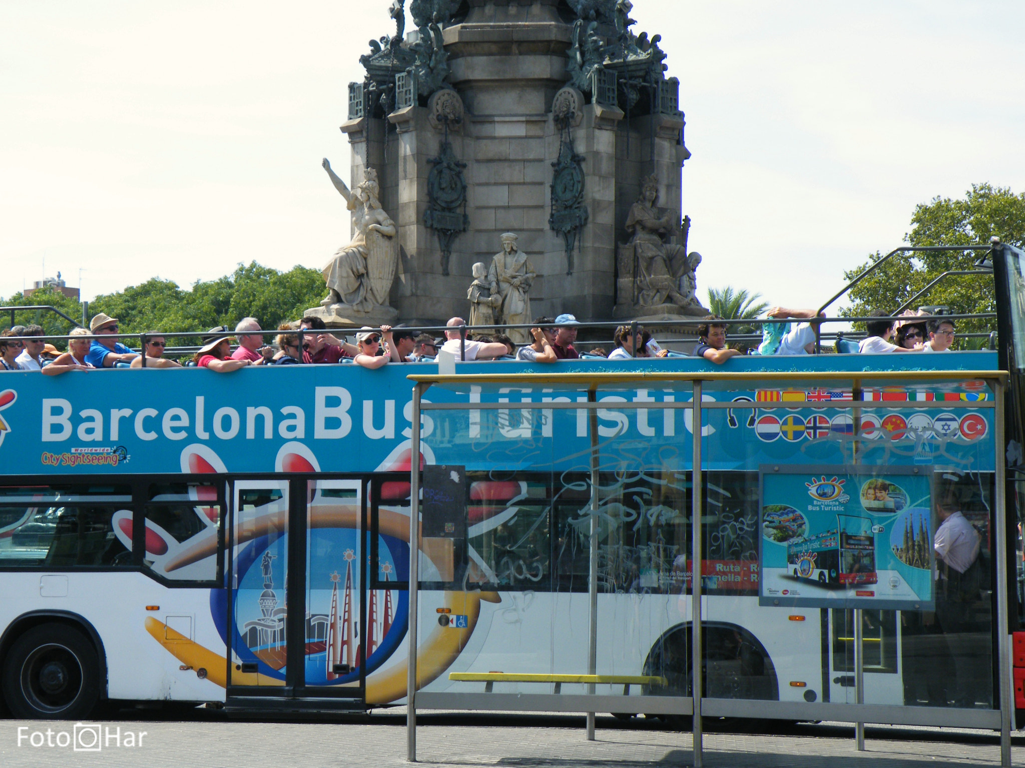 Fujifilm FinePix S8100fd sample photo. Sightseeing bus barcelona photography