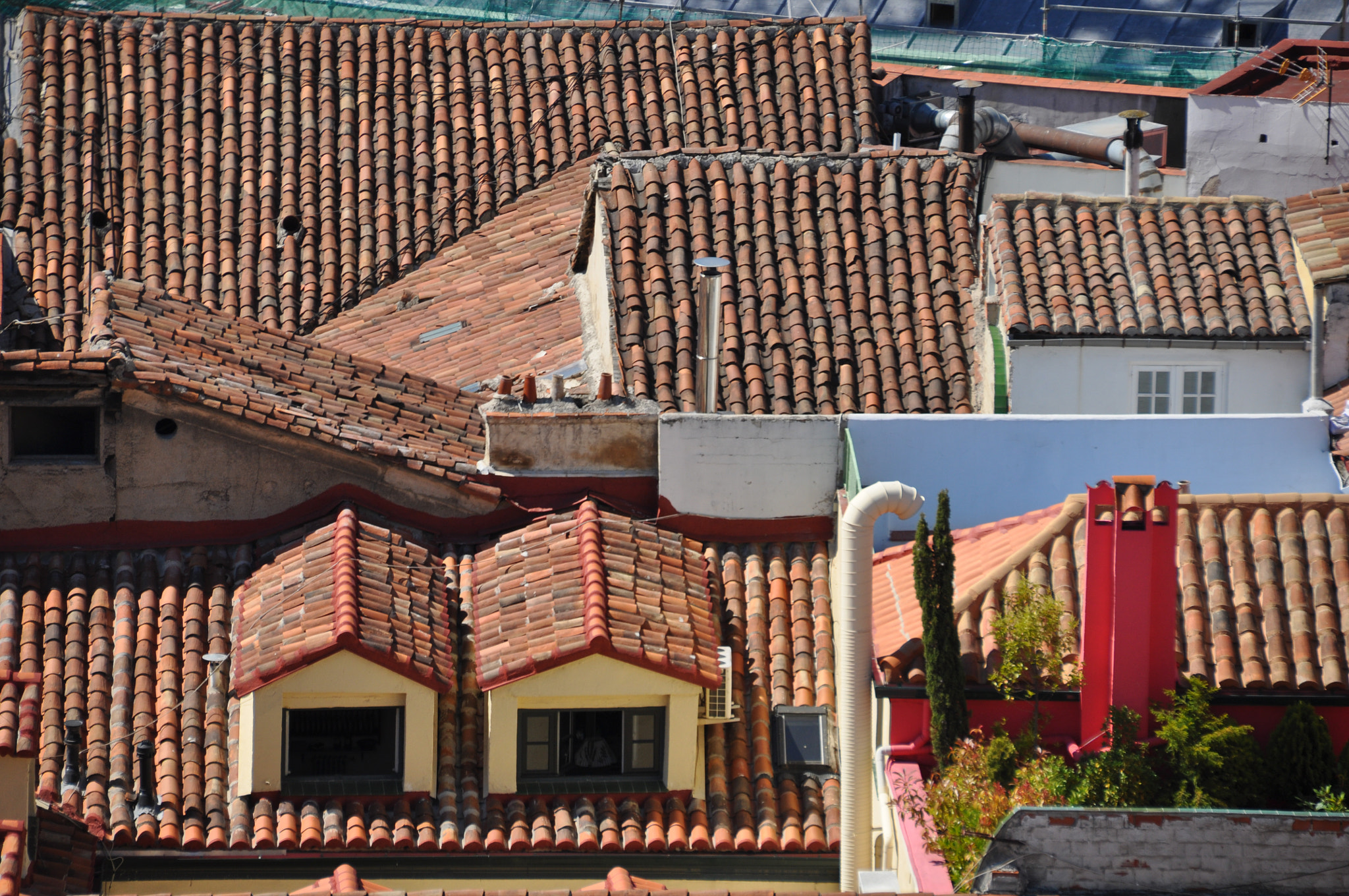 Nikon D5000 + Tamron 18-270mm F3.5-6.3 Di II VC PZD sample photo. The roofs of madrid photography