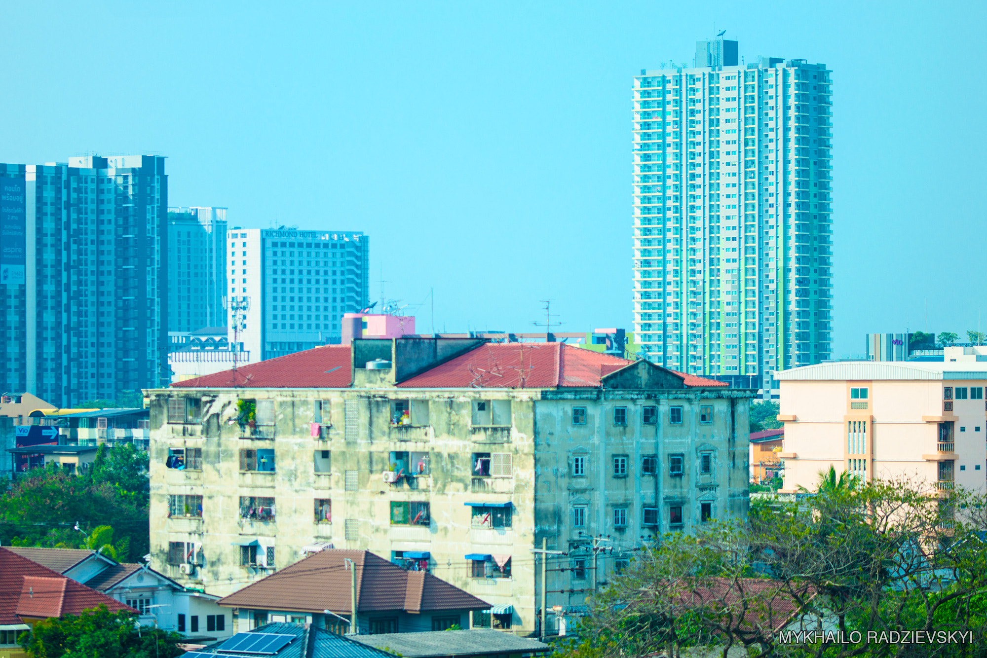 Sigma 105mm F2.8 EX DG OS HSM sample photo. Architecture contrast, bangkok, thailand photography