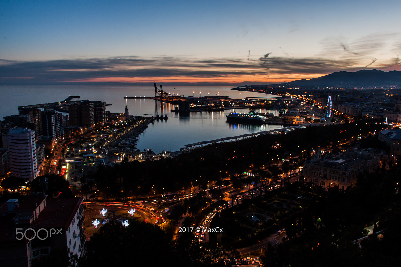 Canon EF-S 18-200mm F3.5-5.6 IS sample photo. Sunset in the port of malaga photography