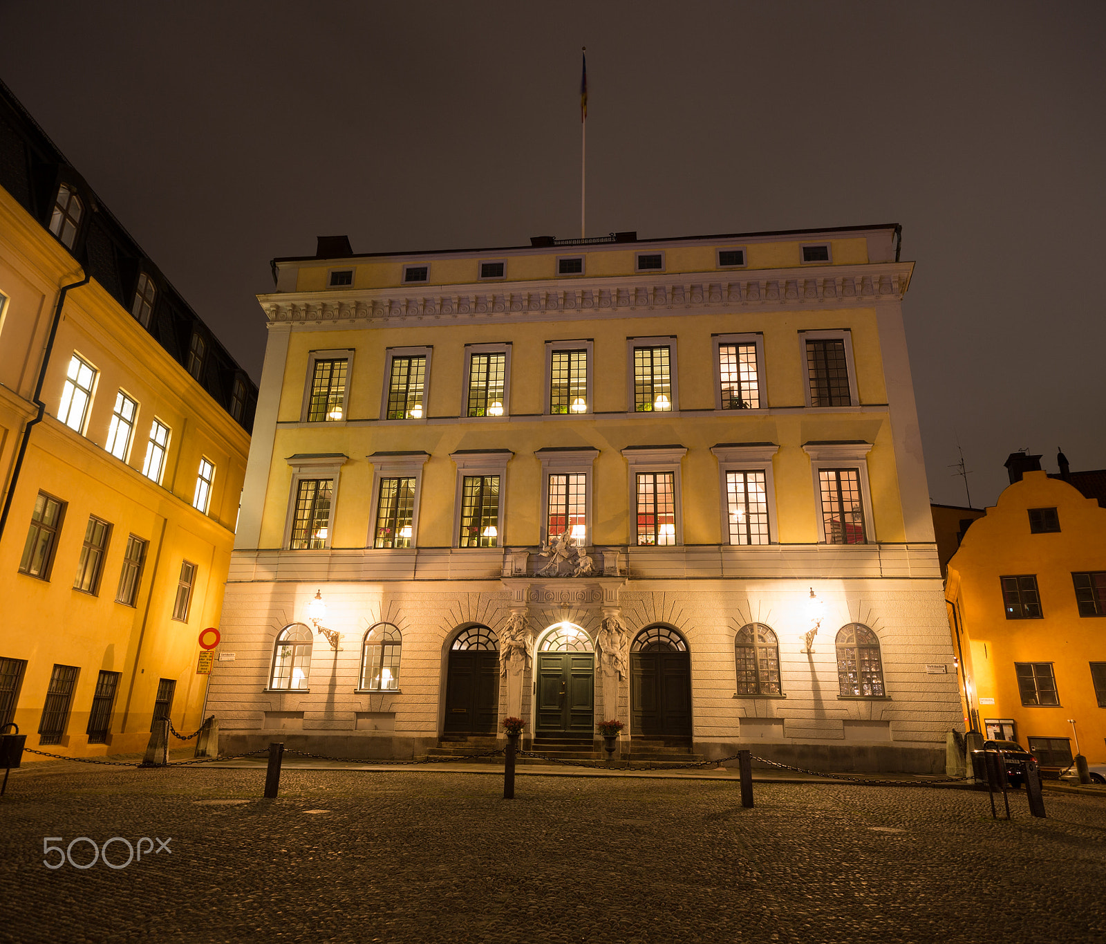 Sigma 10-20mm F3.5 EX DC HSM sample photo. Building on the square of the royal palace in stoc photography
