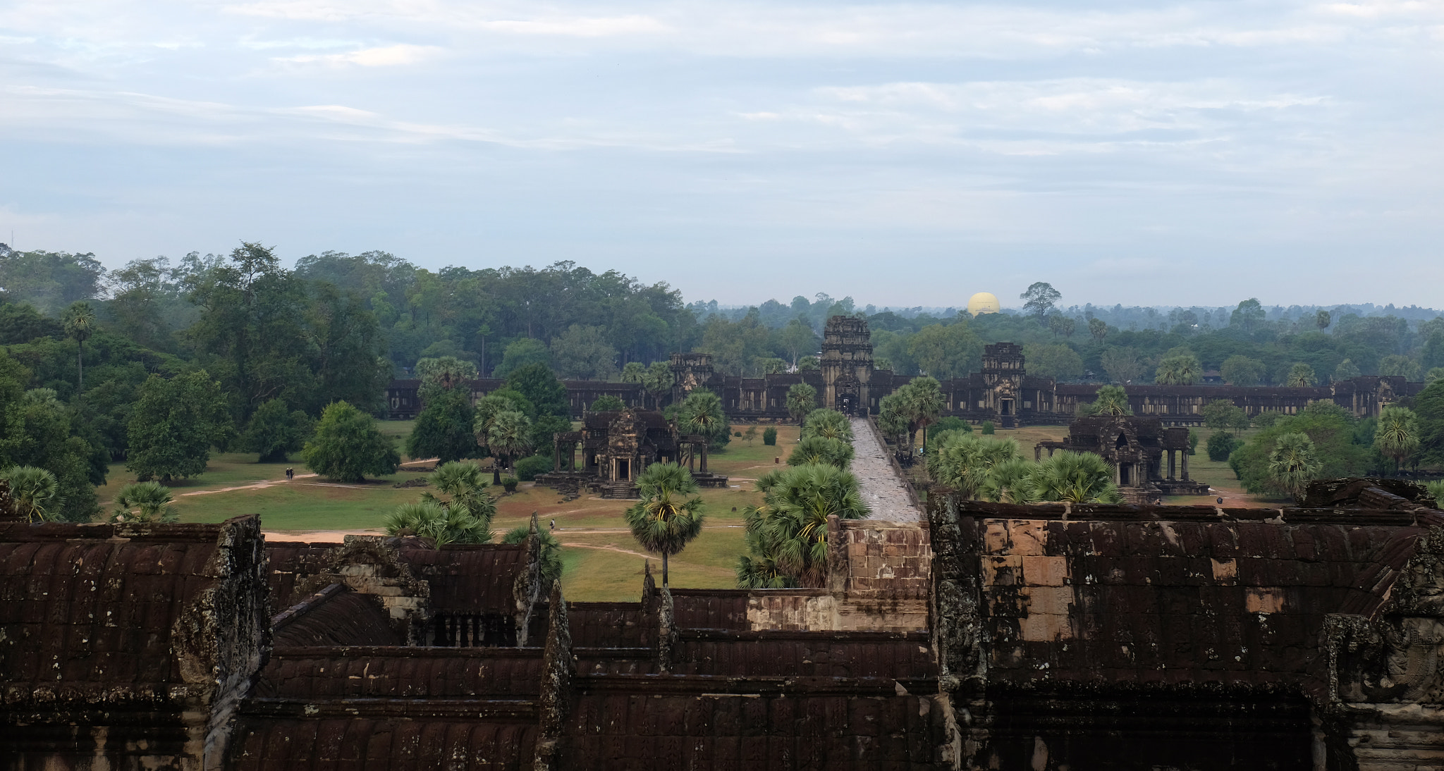 Fujifilm X-T10 + Fujifilm XF 18-135mm F3.5-5.6 R LM OIS WR sample photo. Angkor wat photography