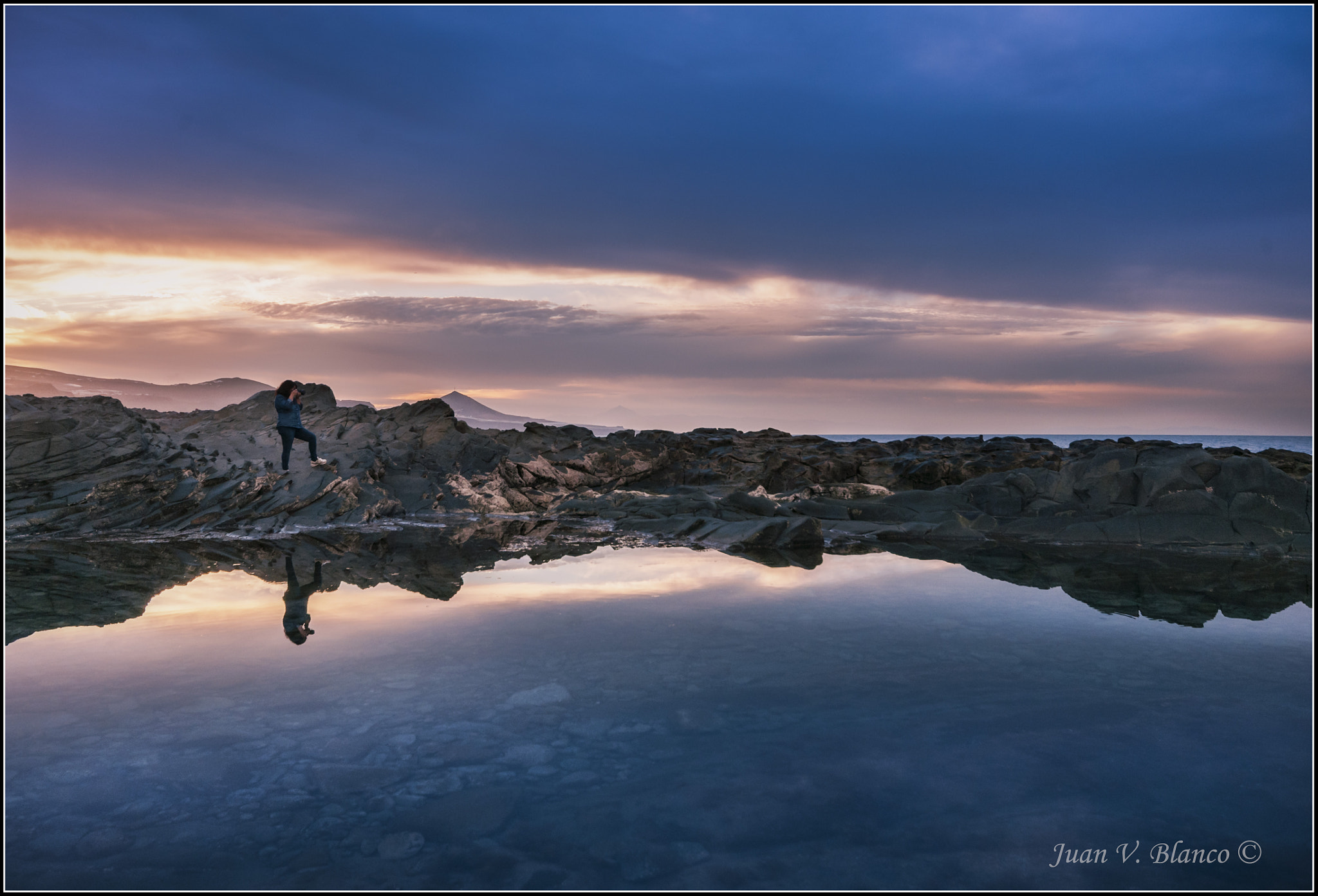 Sigma 10-20mm F4-5.6 EX DC HSM sample photo. Mirror photography