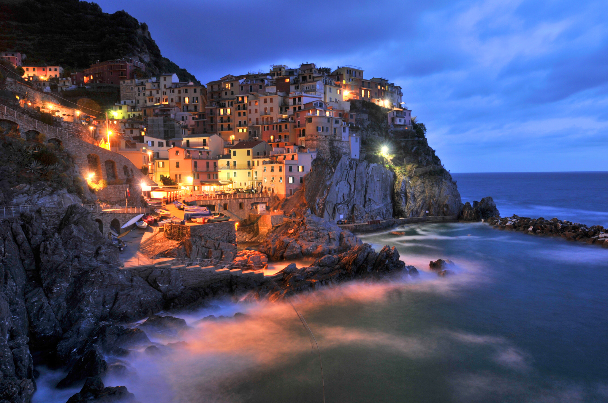 Nikon AF-S Nikkor 16-35mm F4G ED VR sample photo. Cinque terre photography