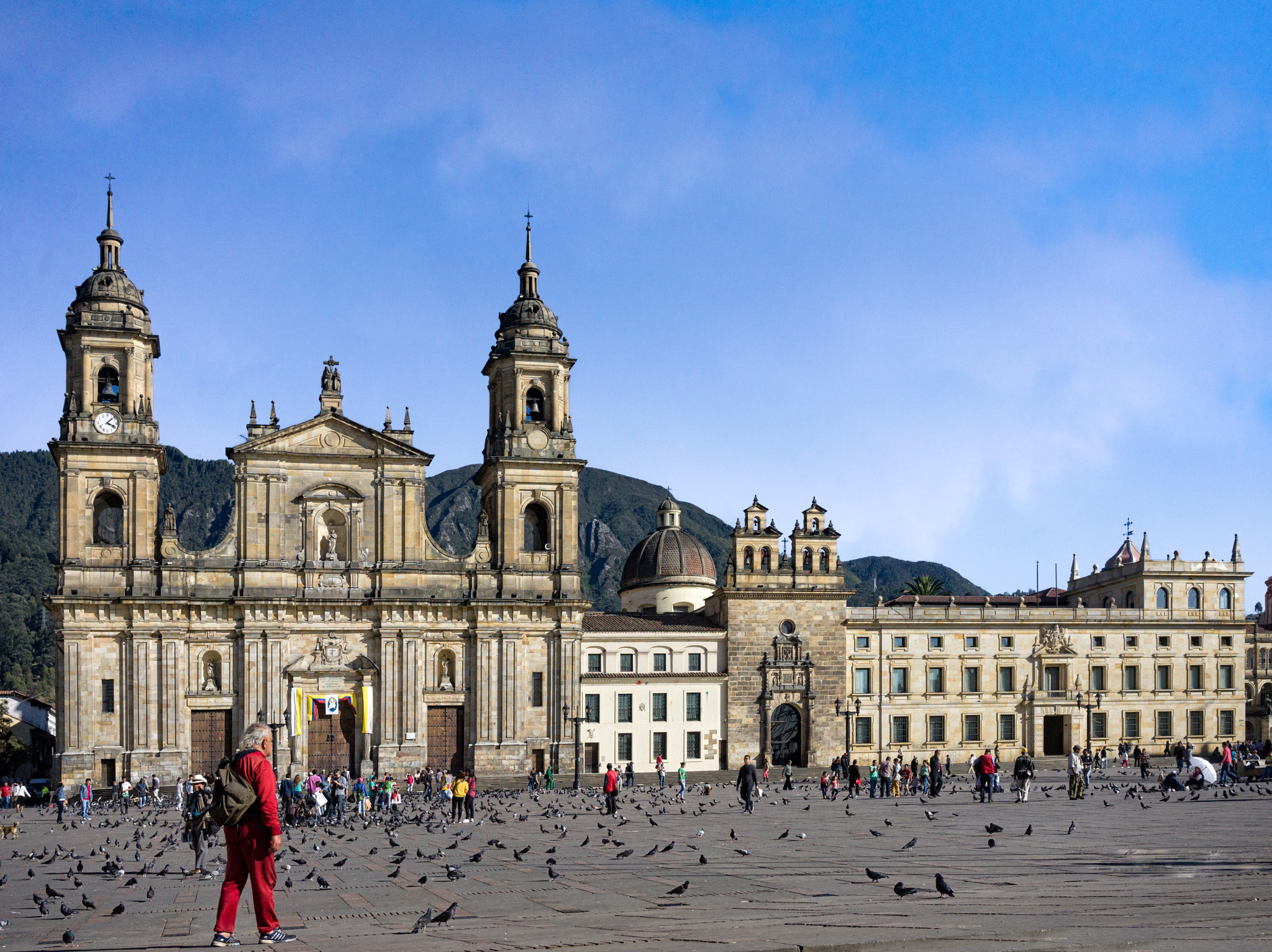 Sony a7 + Sony Sonnar T* FE 35mm F2.8 ZA sample photo. Bogota photography