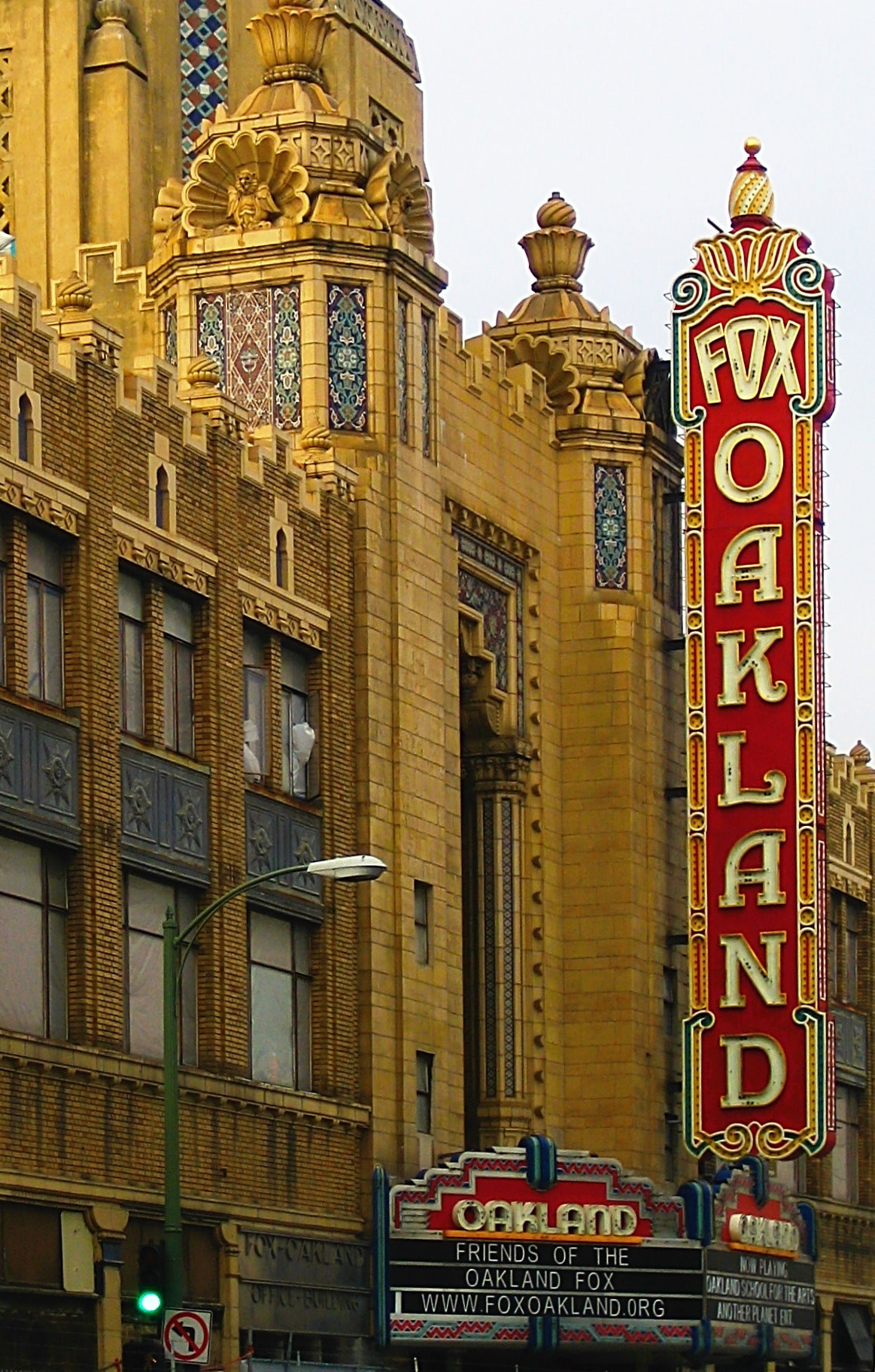 Canon POWERSHOT SD300 sample photo. Fox theater (oakland) photography