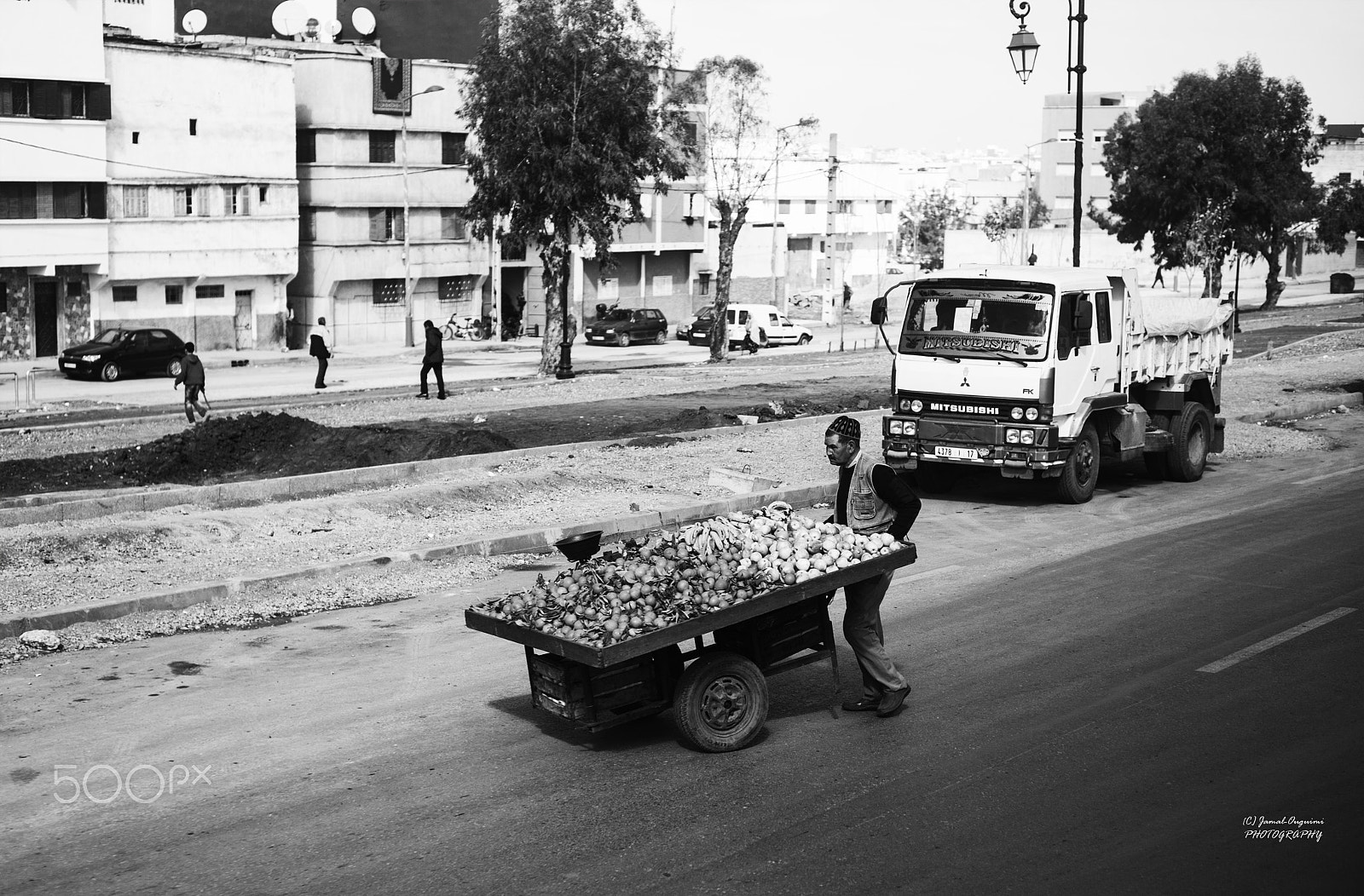 Nikon D700 + AF Nikkor 50mm f/1.8 sample photo. Fruit seller photography