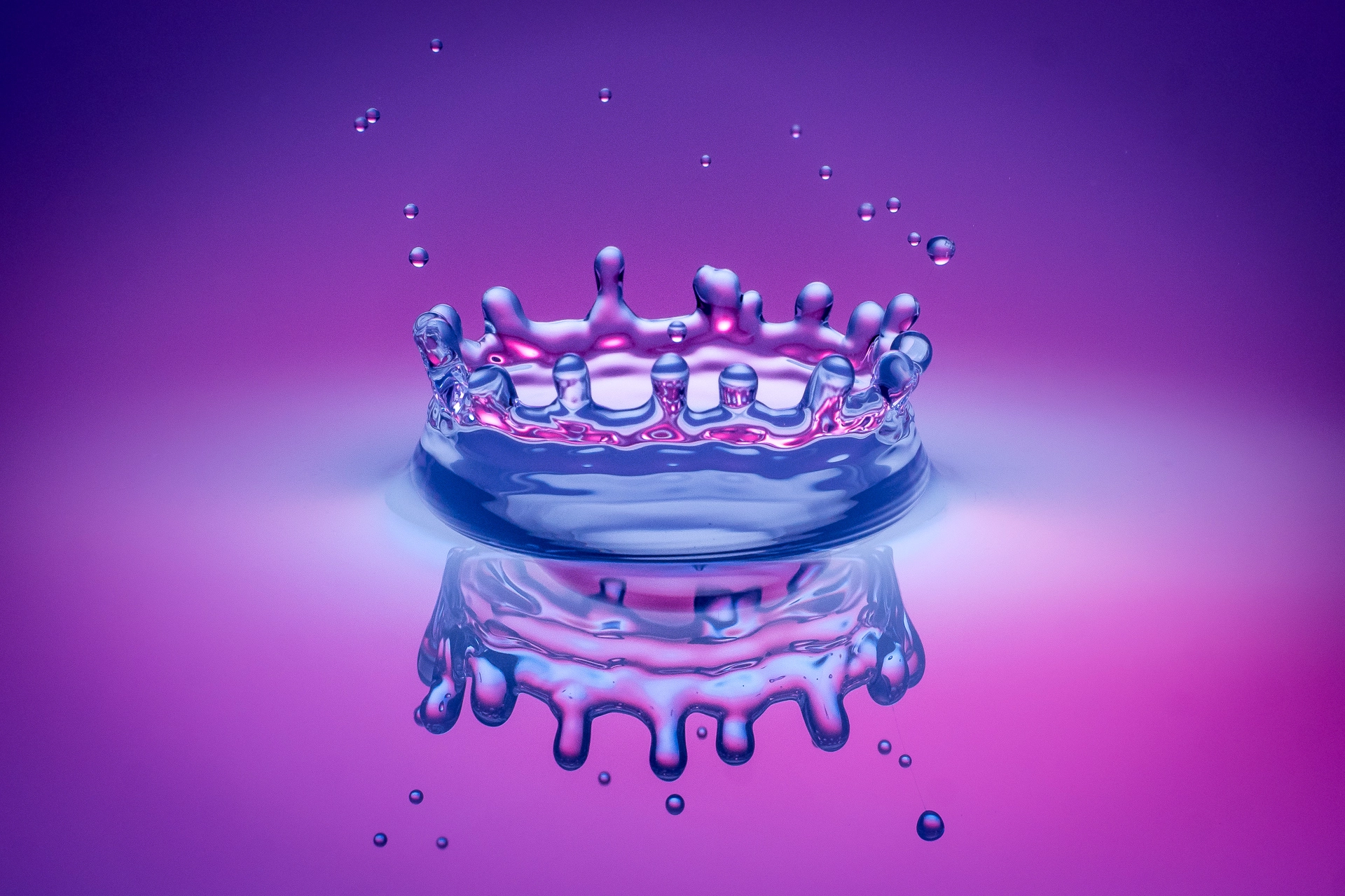 Panasonic Leica DG Macro-Elmarit 45mm F2.8 ASPH OIS sample photo. Water-crown photography