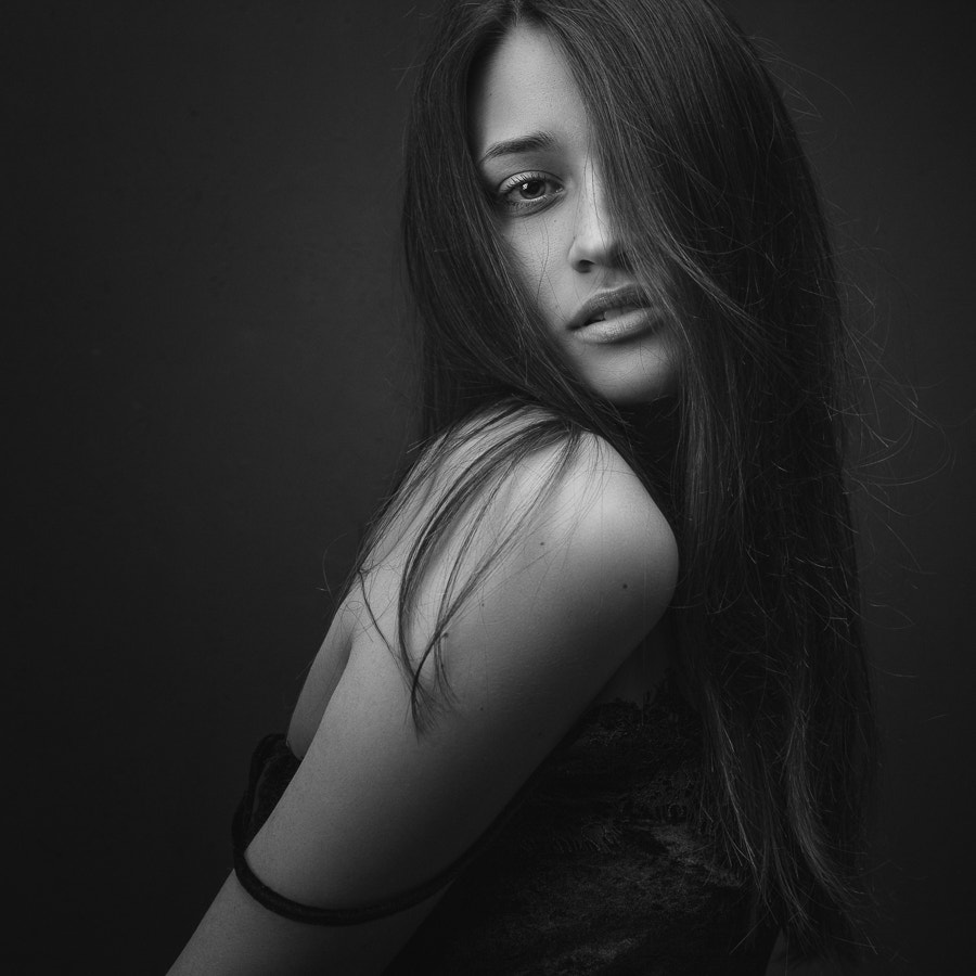 Canon EOS-1Ds Mark III sample photo. Laura photography