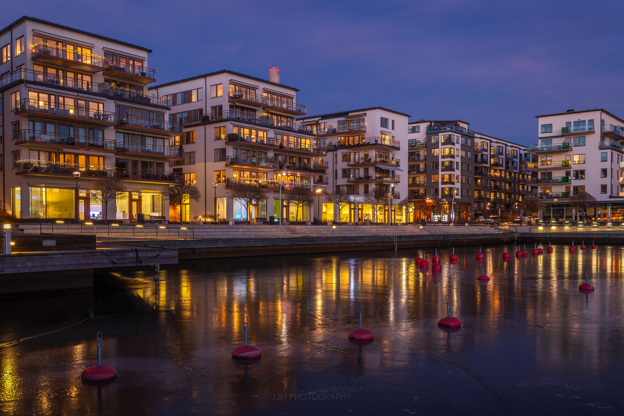 Canon EOS 5D Mark II + Canon EF 17-35mm f/2.8L sample photo. Henriksdalskajen by night photography