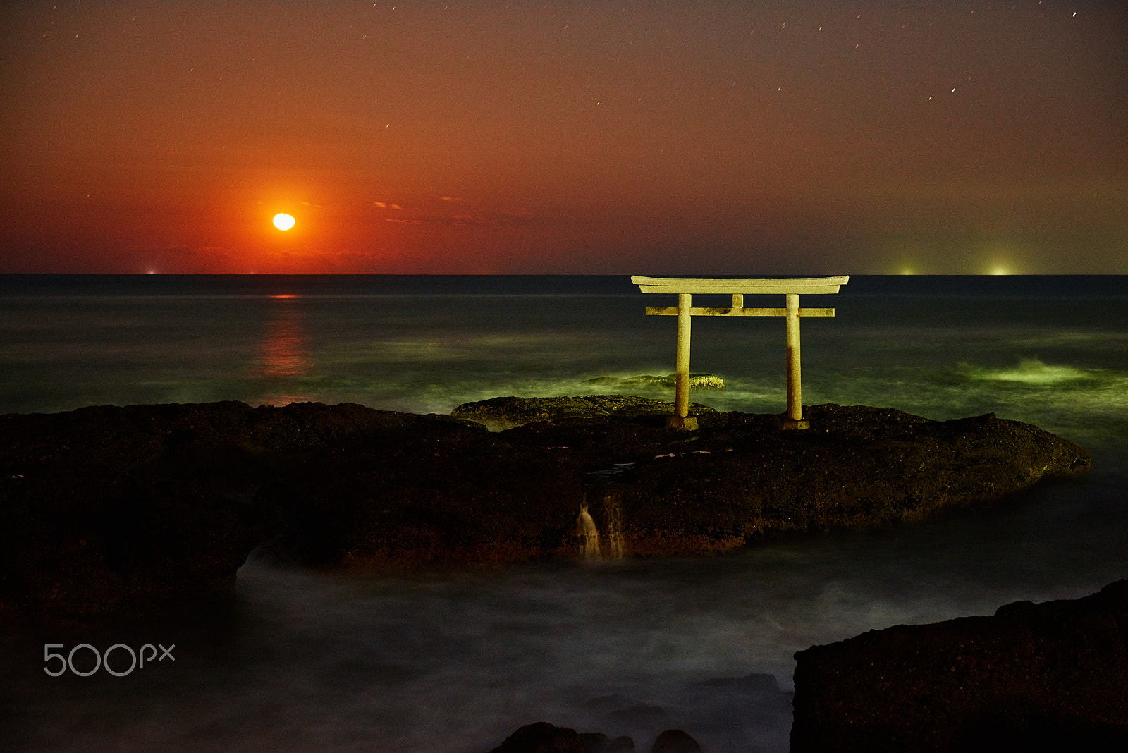Nikon AF-S Nikkor 24-70mm F2.8G ED sample photo. Moonrise photography