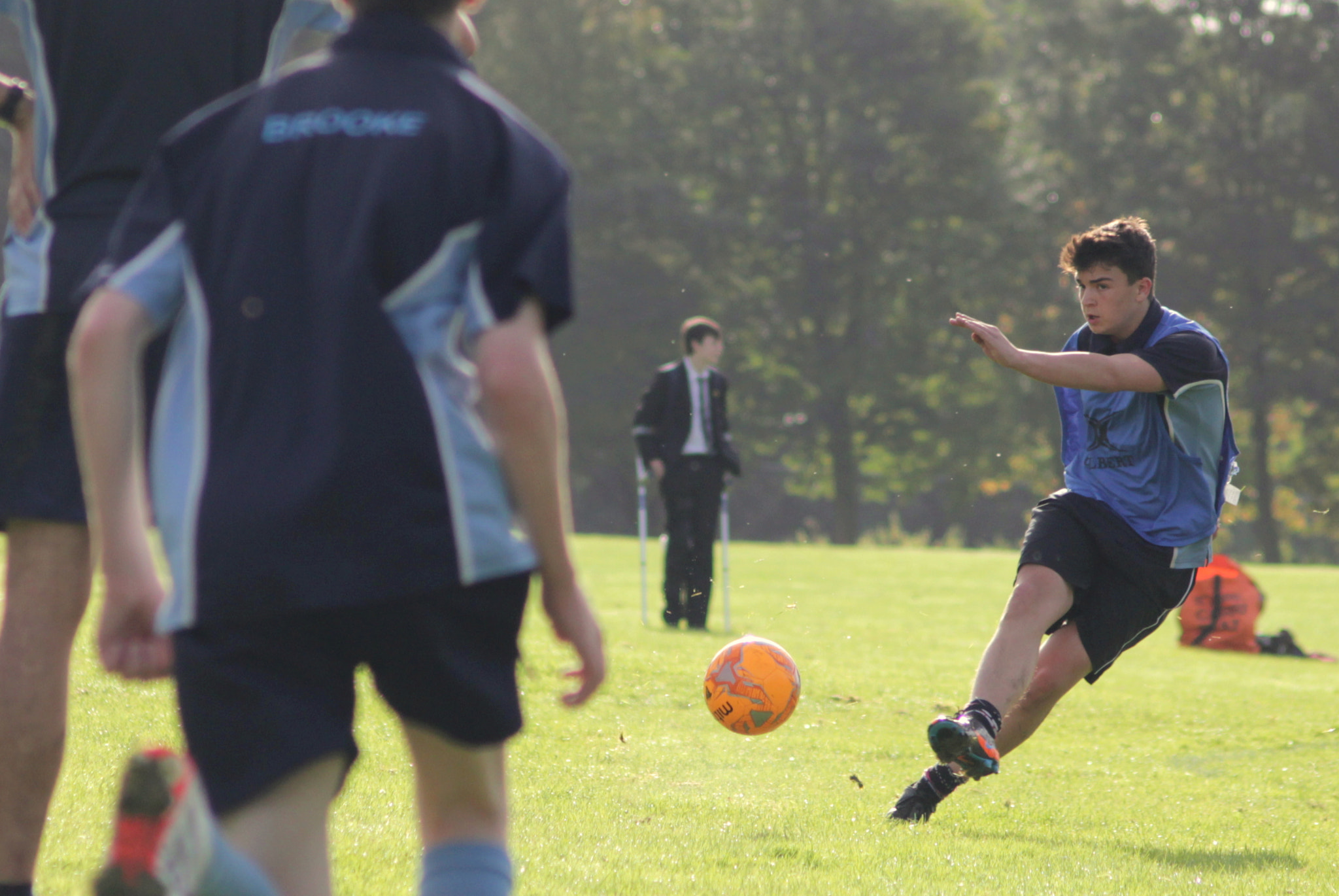 Canon EOS 1200D (EOS Rebel T5 / EOS Kiss X70 / EOS Hi) sample photo. School football photography