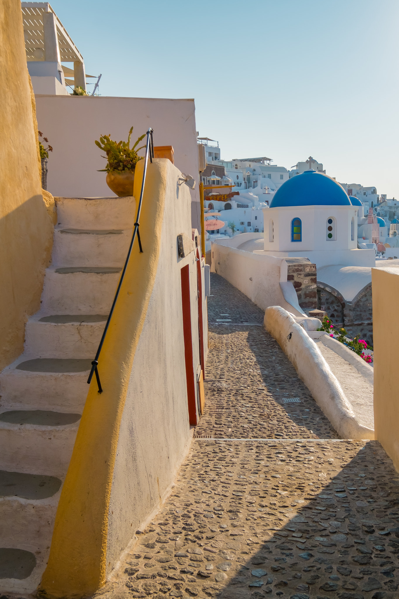 Fujifilm X-M1 + Fujifilm XF 10-24mm F4 R OIS sample photo. Oia's ways at sunrise photography