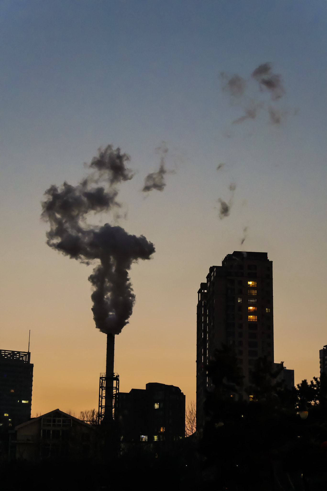 Panasonic Lumix DMC-G7 sample photo. The smoke goes up the chimney photography