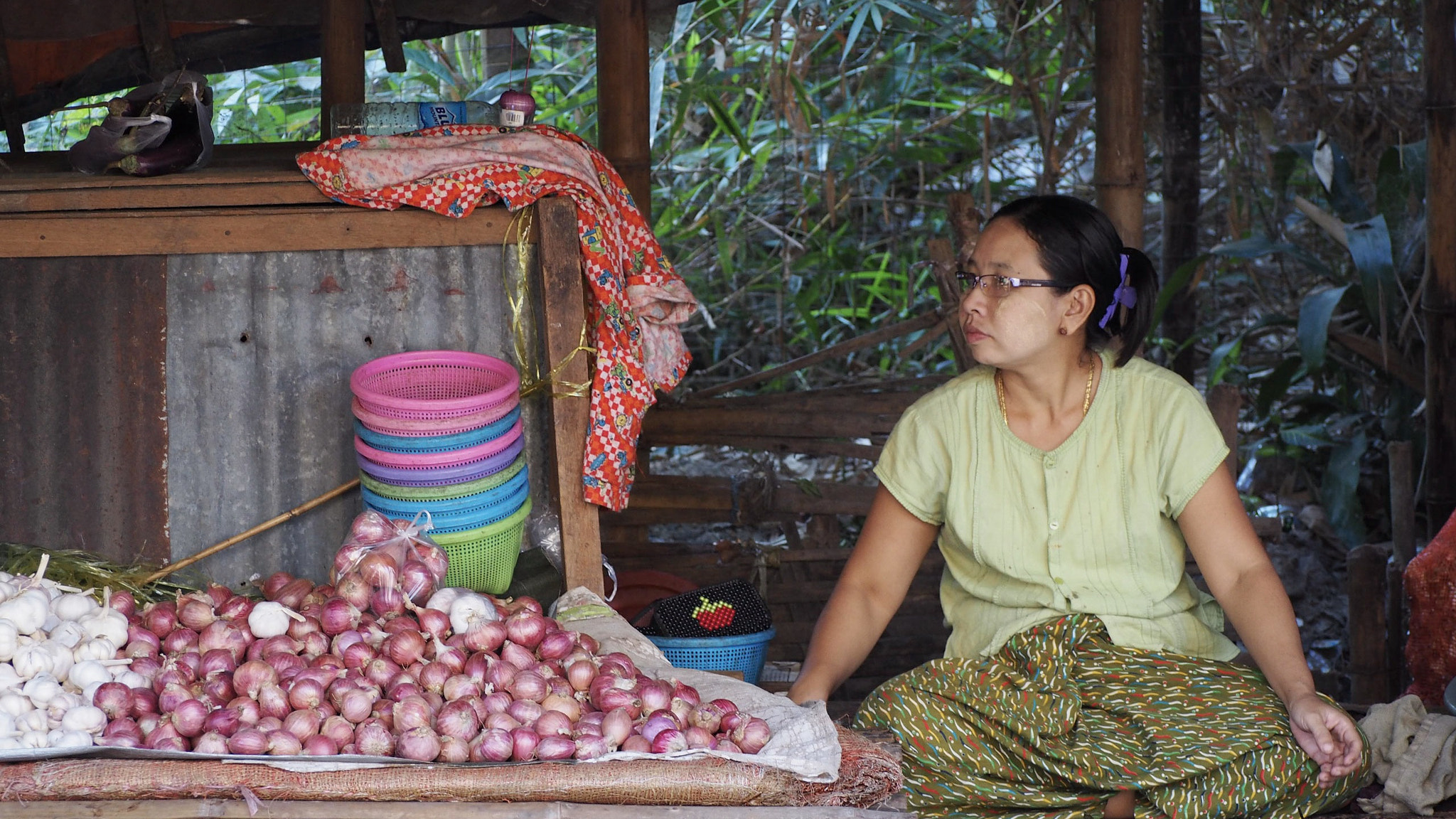 Olympus OM-D E-M10 sample photo. Market lady in yangon, myanmar. photography