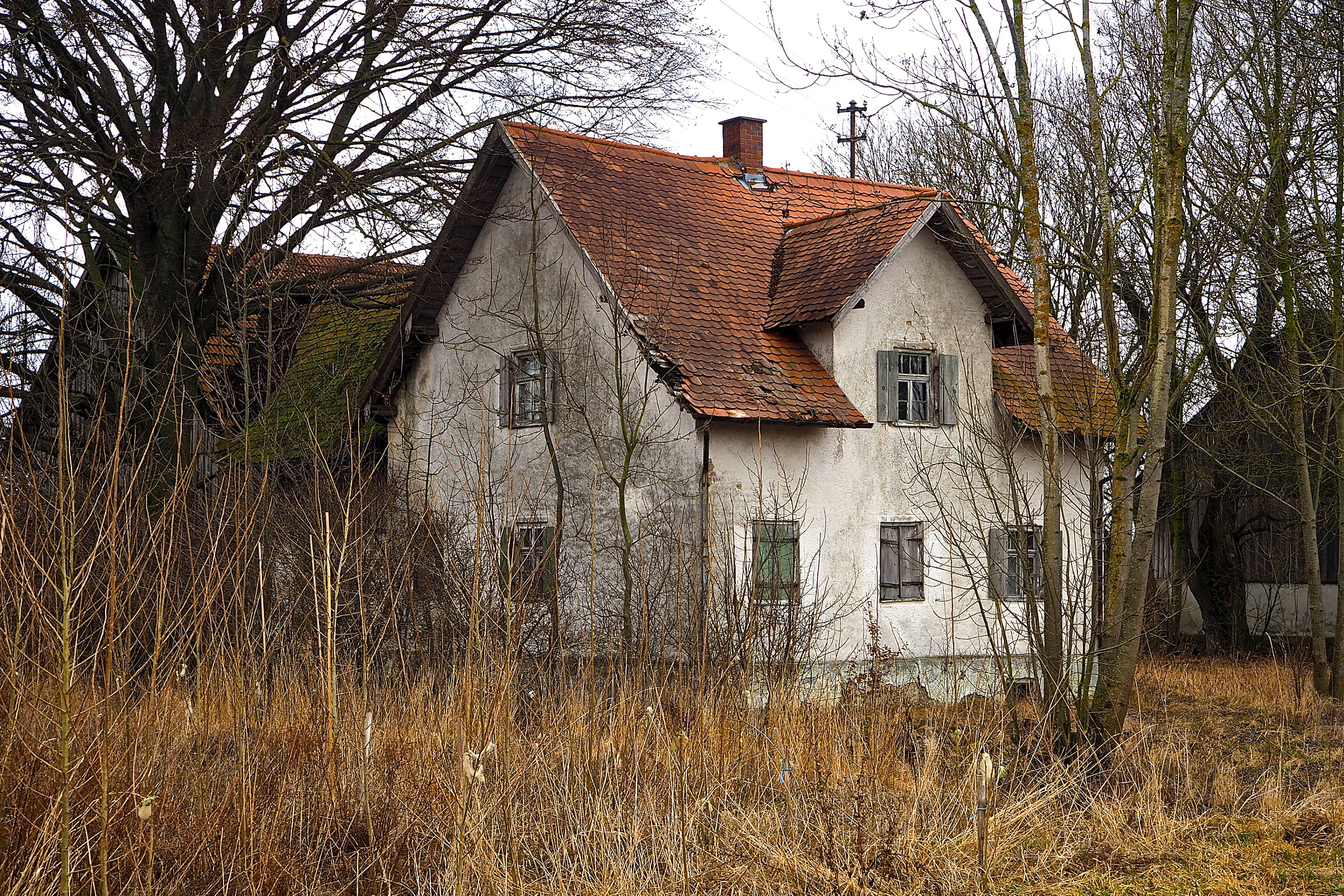 Olympus OM-D E-M5 II sample photo. Abandoned farm bavaria photography