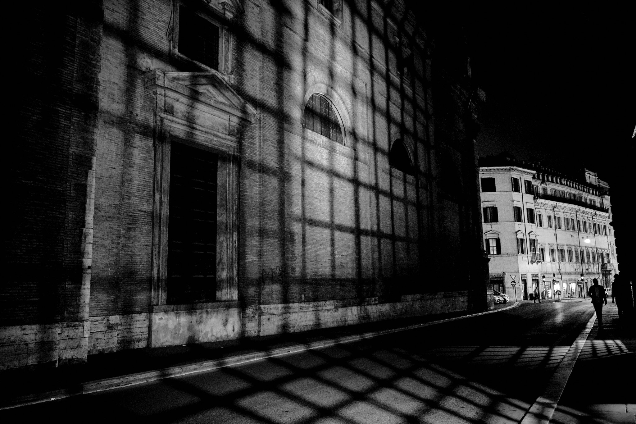 Sony FE 28mm F2 sample photo. The grid photography