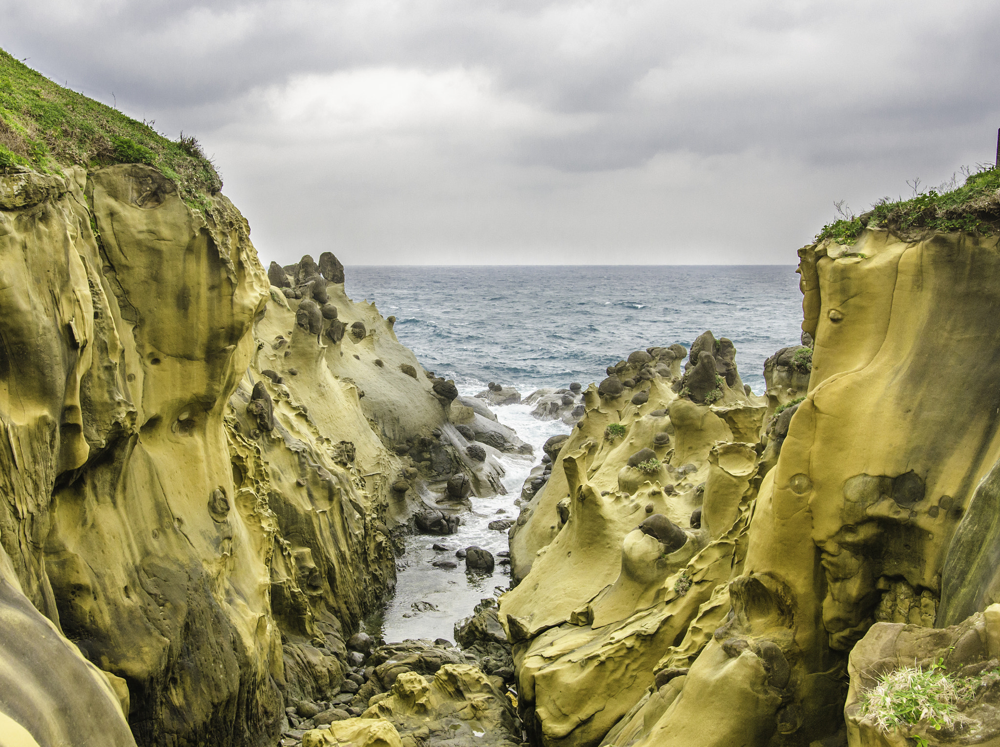 Nikon D7000 + Sigma 18-35mm F1.8 DC HSM Art sample photo. 海岸奇岩 photography