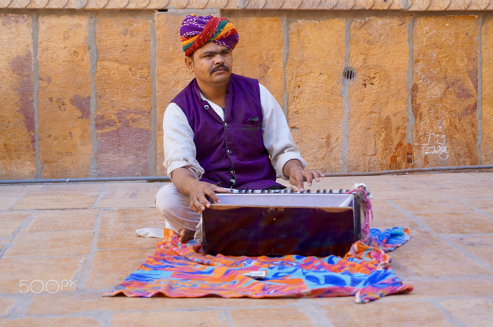 Sony Alpha NEX-5T + Sony E 18-50mm F4-5.6 sample photo. A street musician in rajasthan. photography